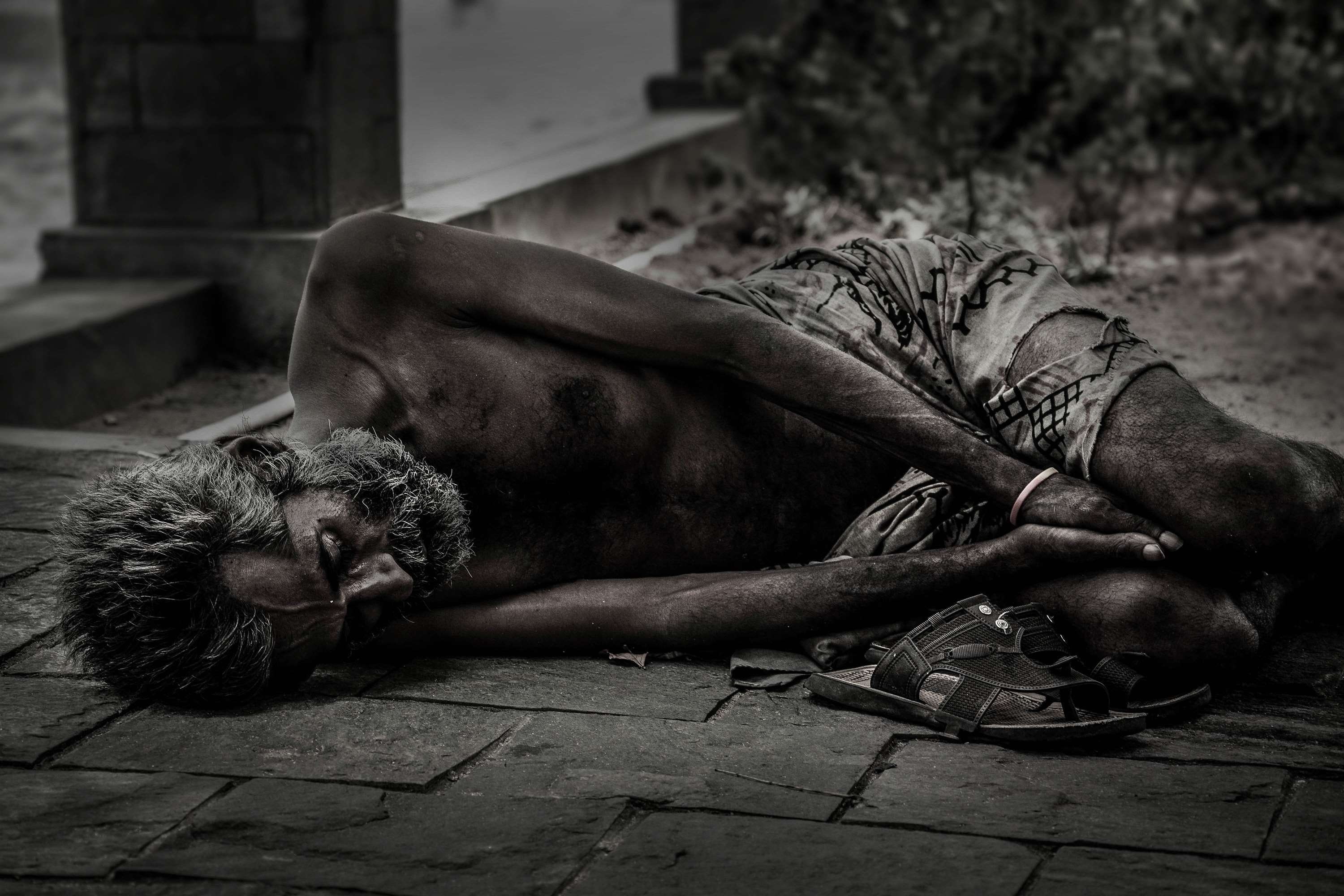 dirty, food, old, vertebrate, sad, sleeping, people, issue, men, domestic animals, one person, pets, 2K, poverty, community, st, horizontal, homelessness, HD Wallpaper