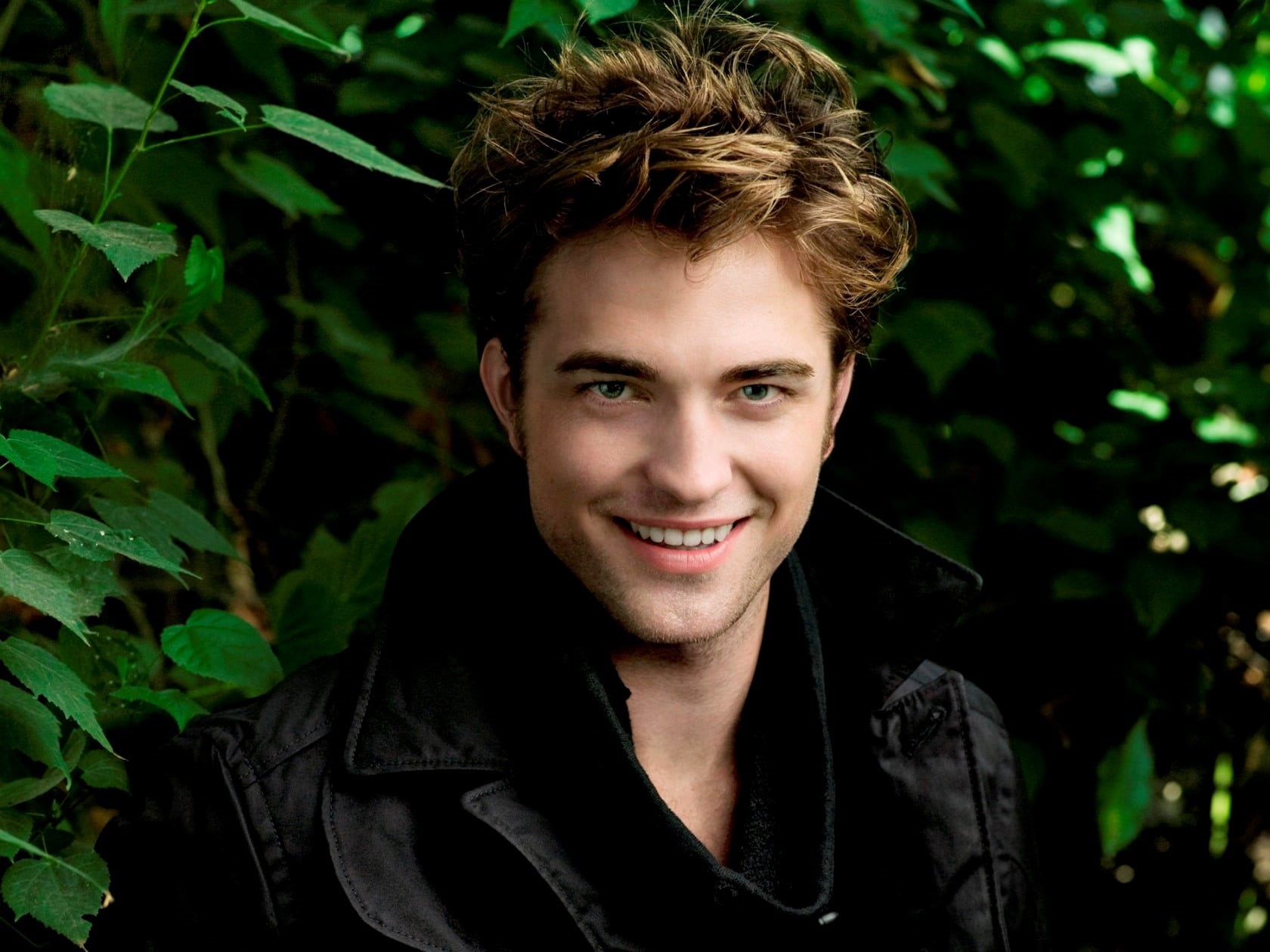 smile, tree, actor, portrait, lifestyles, one person, robert, real people, leisure activity, looking at camera, pattinson, black, plant, front view, nature, HD Wallpaper