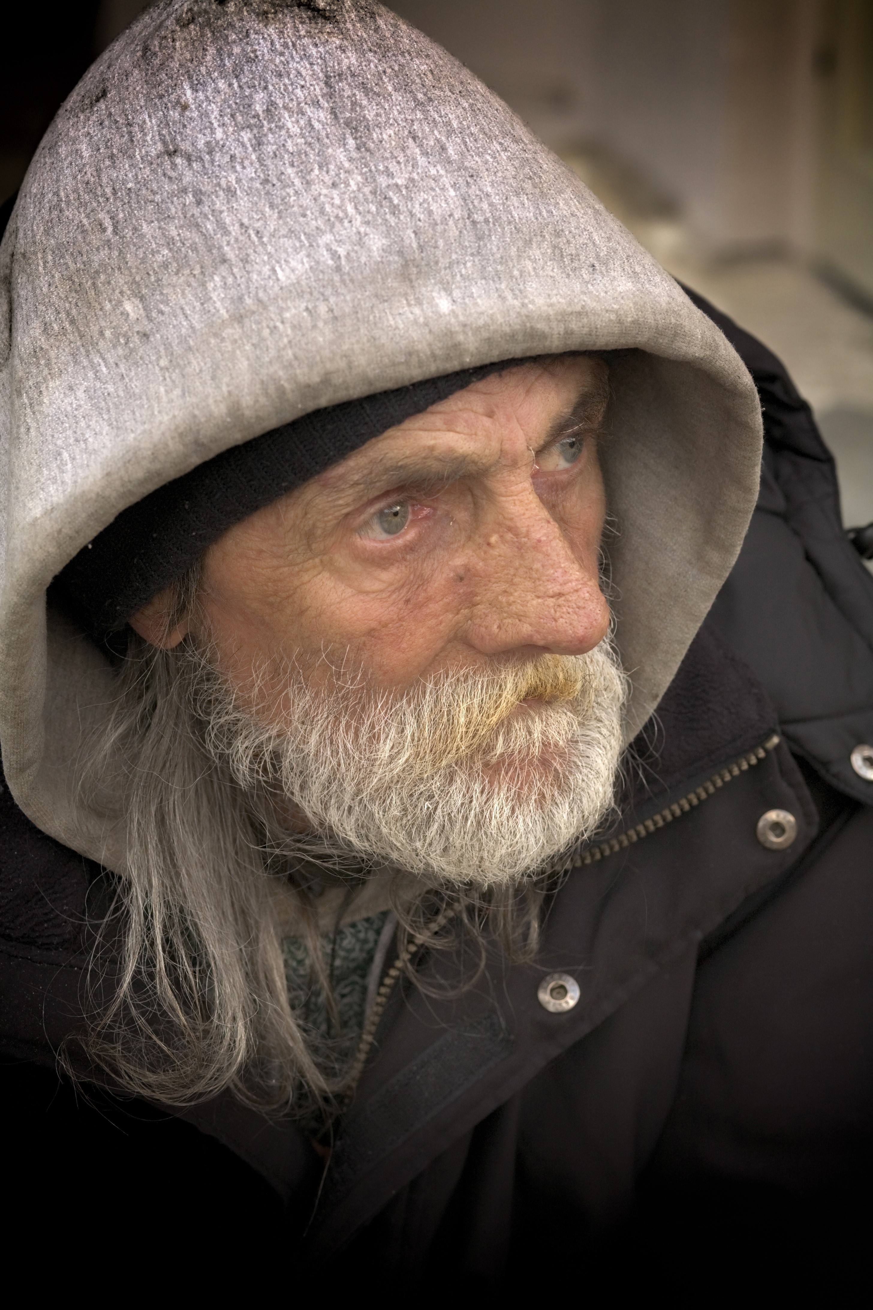 poor, person, volunteering, outreach, hat, community, contemplation, looking at camera, hood - clothing, shelter, mature men, portrait, homeless, one person, Phone HD Wallpaper