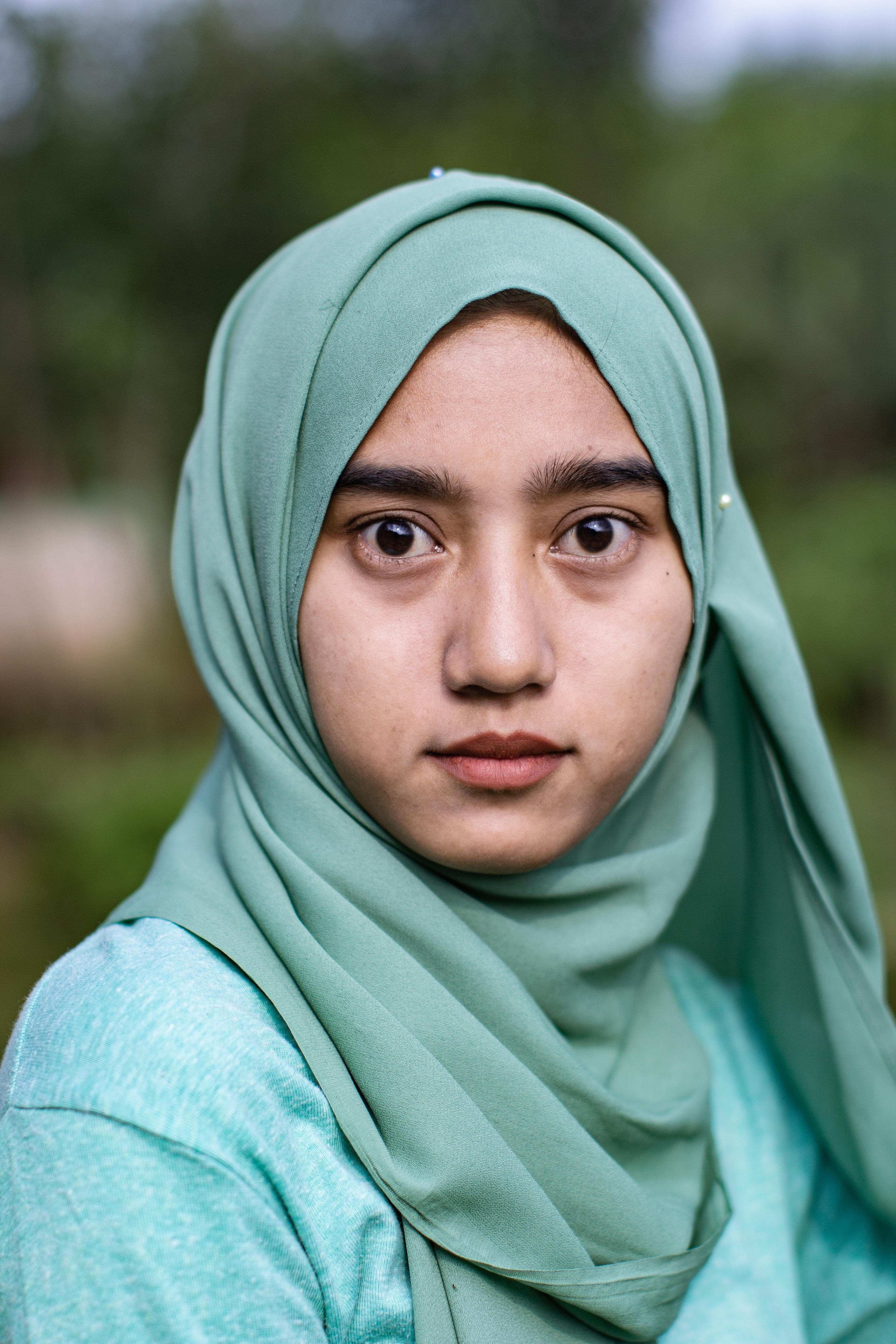 females, cultures, hijab, immigrant, boushiya, milfeh, brown eyes, iranian Culture, moroccan Culture, smiling, headshot, asian, selective, people, fine Art Portrait, Phone HD Wallpaper