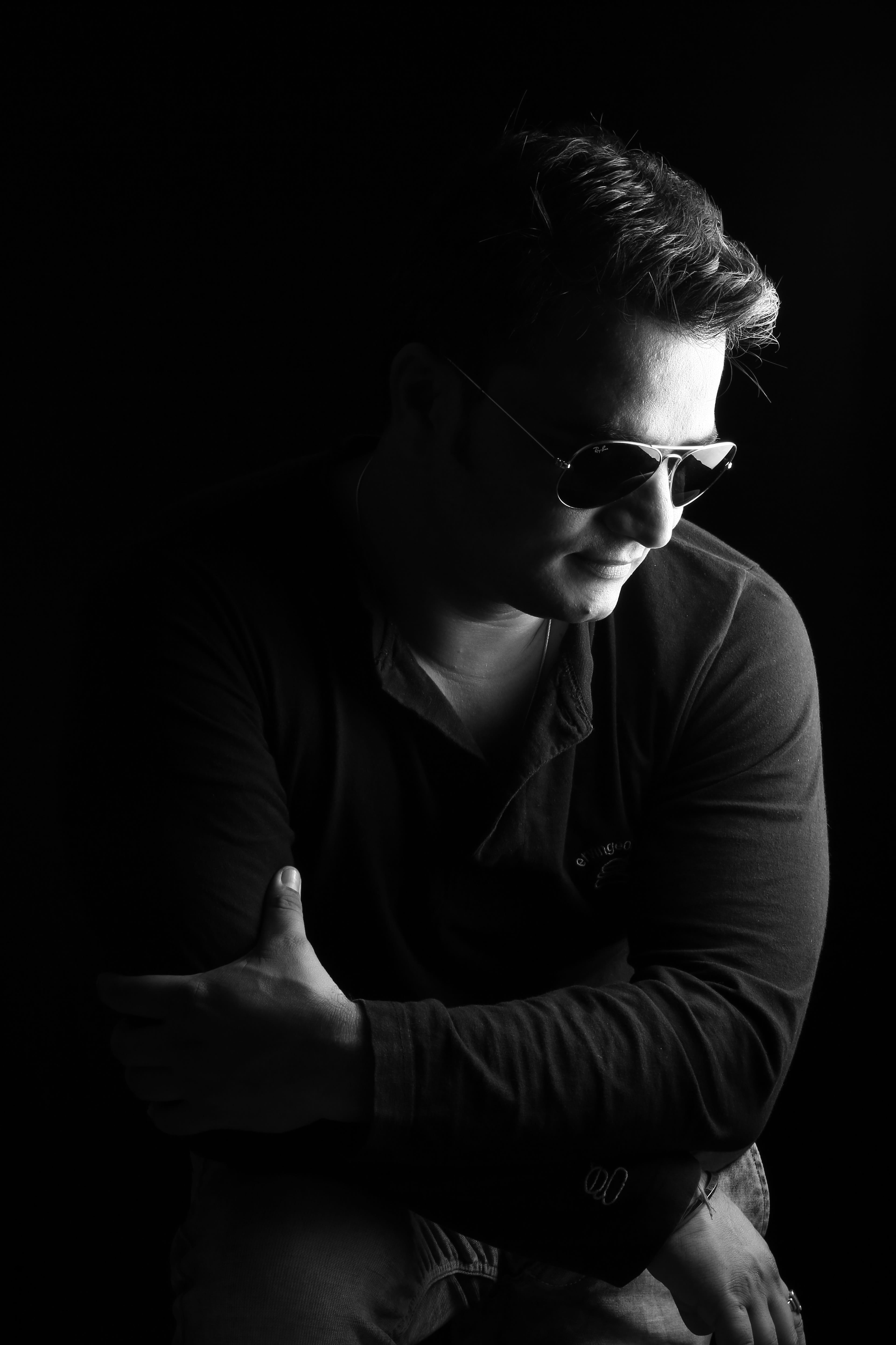 modeling, portrait, fashion, glasses, one person, contemplation, 5K, men, hands clasped, lifestyles, black background, front view, depression - sadness, Phone HD Wallpaper