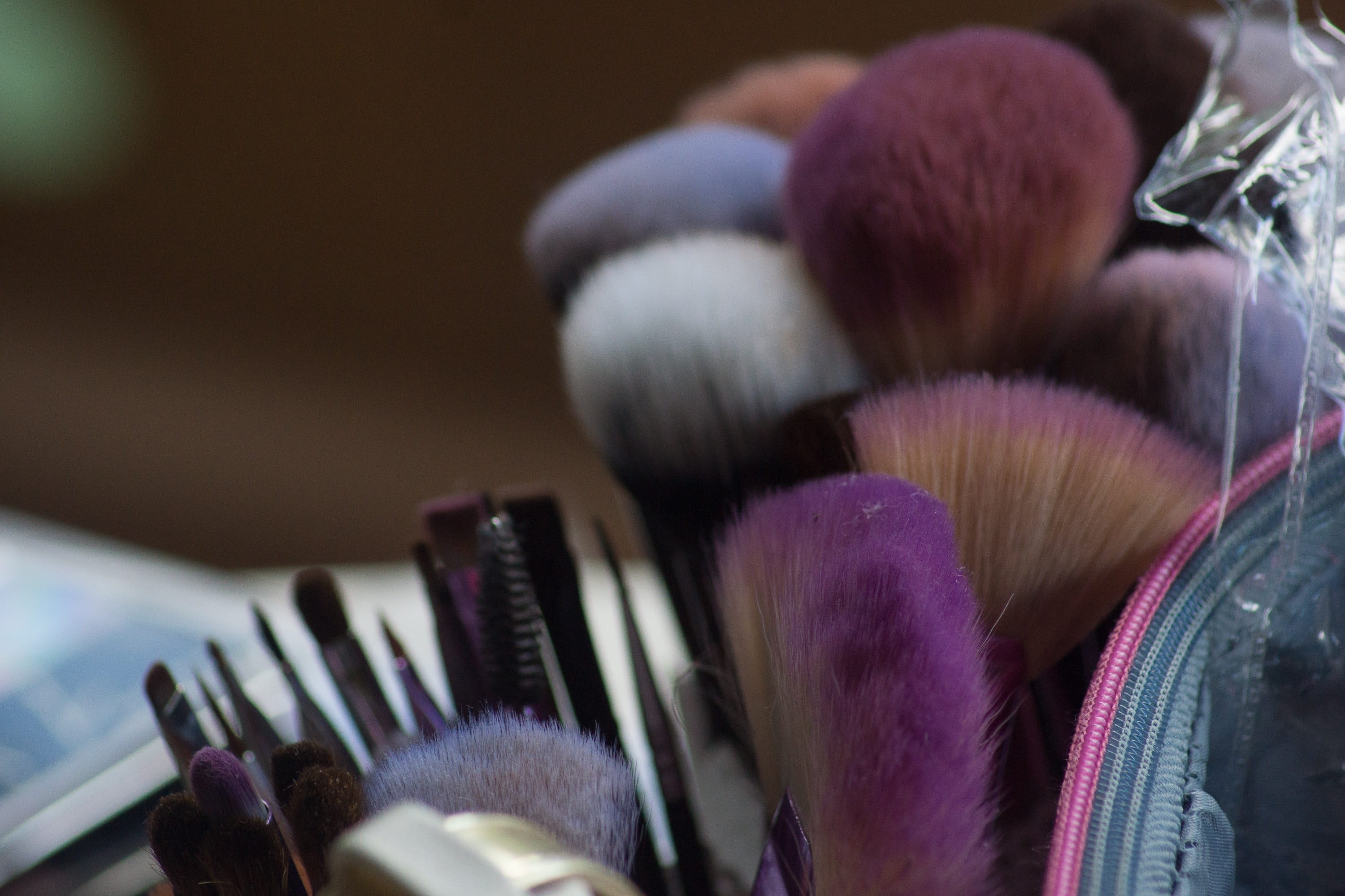 equipment, purple, no people, fashion, blush, hair, choice, female, make-up, make, large group of objects, preparation, combing, applicator, maquiagem, HD Wallpaper