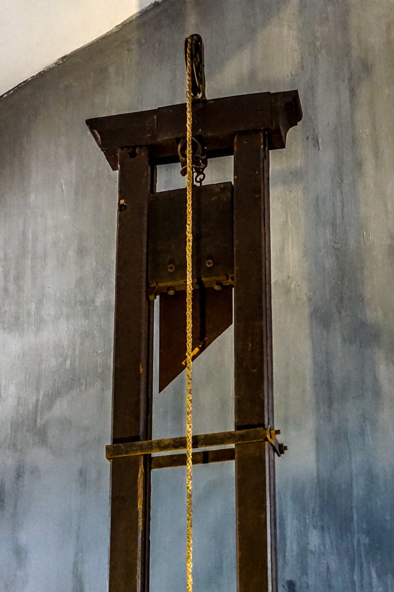 Vietnam, law, religious equipment, War, wall - building feature, outdoors, black, crucifix, Guillotine, place of worship, metal, jail, memorial, cross, Phone HD Wallpaper