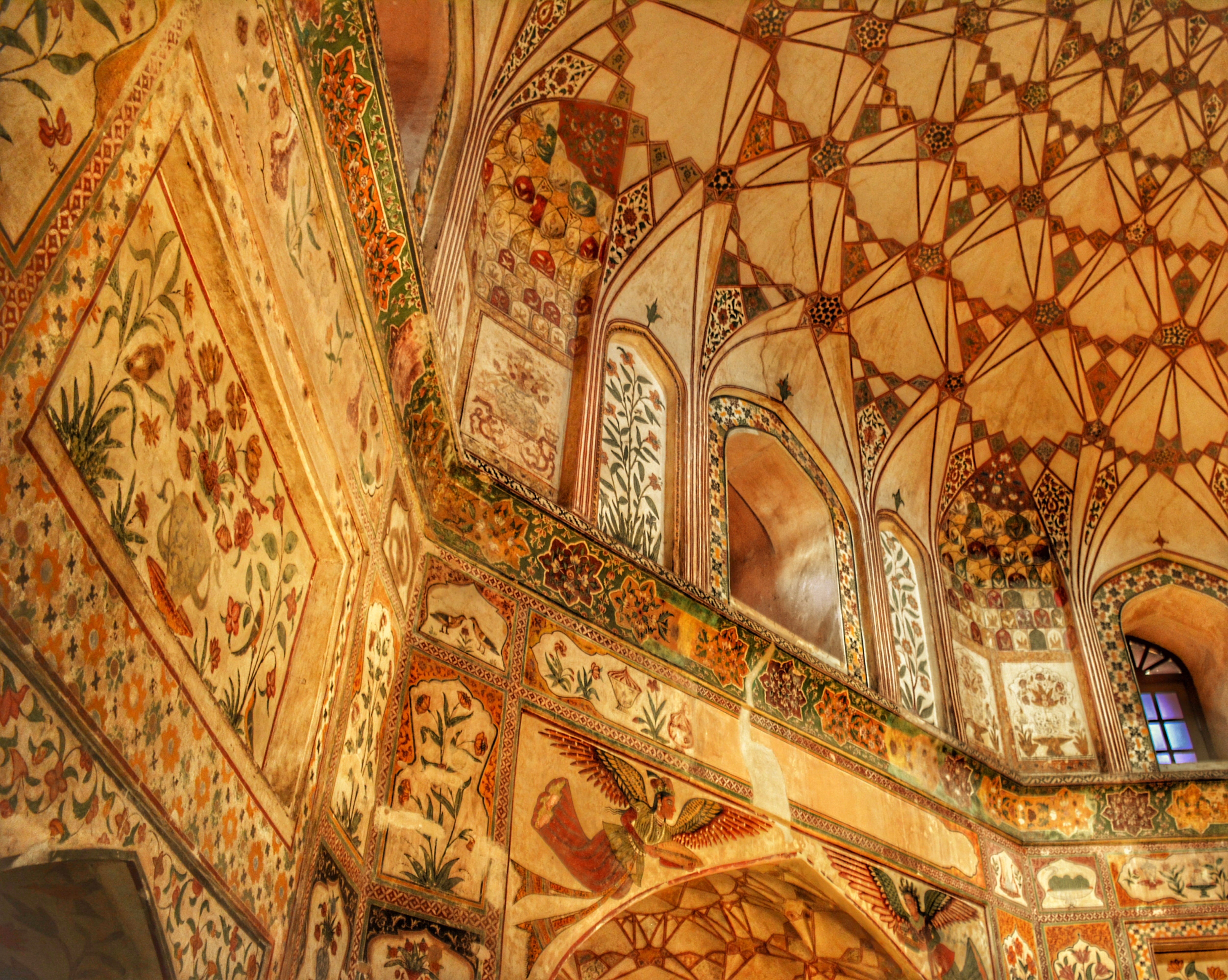 spirituality, architecture, lahore, ornate, building, art and craft, indoors, low angle view, 4K, directly below, pakistan, place of worship, architectural column, HD Wallpaper