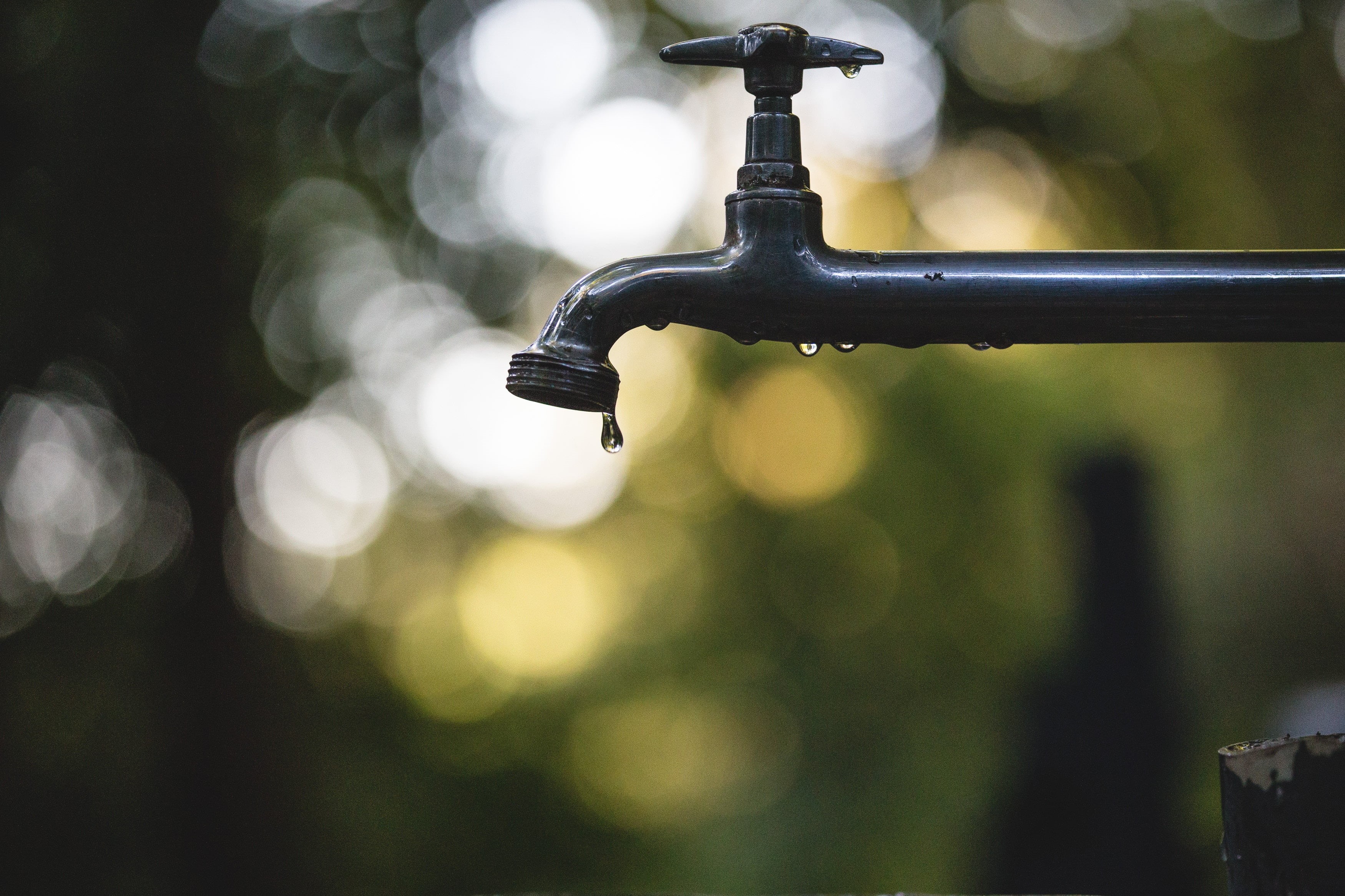 glare, 2K, day, motion, single Object, leaking, faucet, man made object, shower, close-up, raindrop, man made, nature, wet, blur, water, pipe - Tube, black, HD Wallpaper