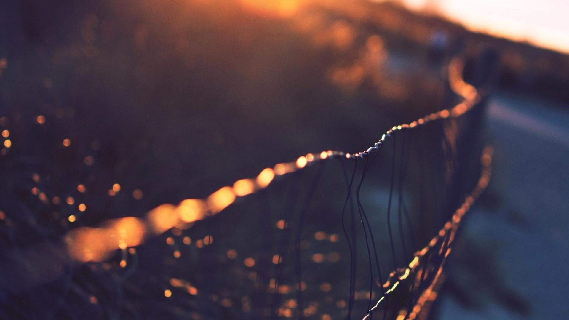metal, illuminated, outdoors, defocused, fragility, selective focus, no people, photography, focus on foreground, sunlight, close-up, chain, link, 1080P, HD Wallpaper