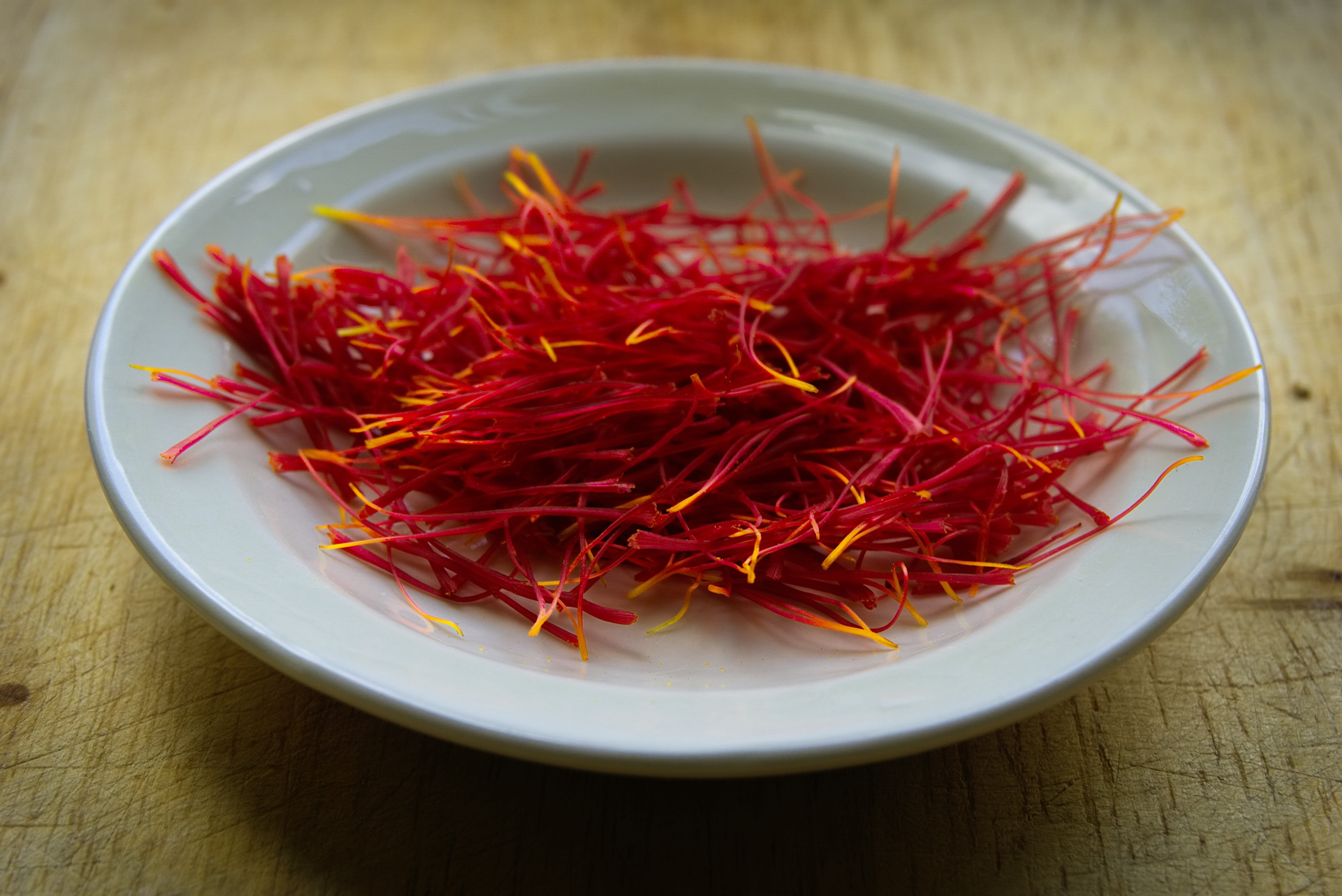 red gold, table, condiments, wellbeing, spiky, no people, 5K, pistils of saffron, chopped, red chili pepper, saffron, healthy eating, red, food and drink, HD Wallpaper