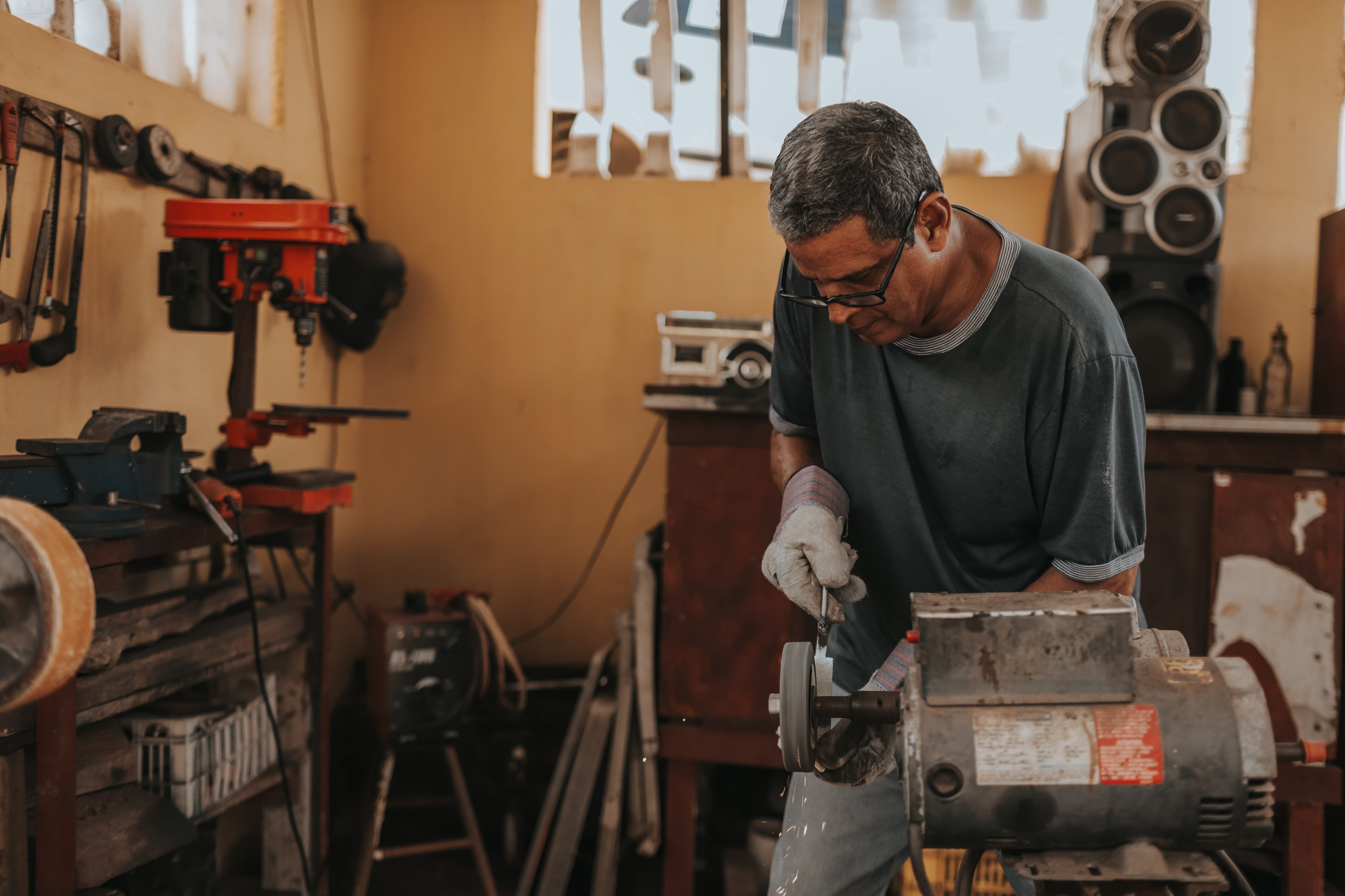 workshop, industry, working, grinder, one person, work, employee, workbench, metal, man, business, mechanic, holding, machine, mature men, equipment, real people, HD Wallpaper