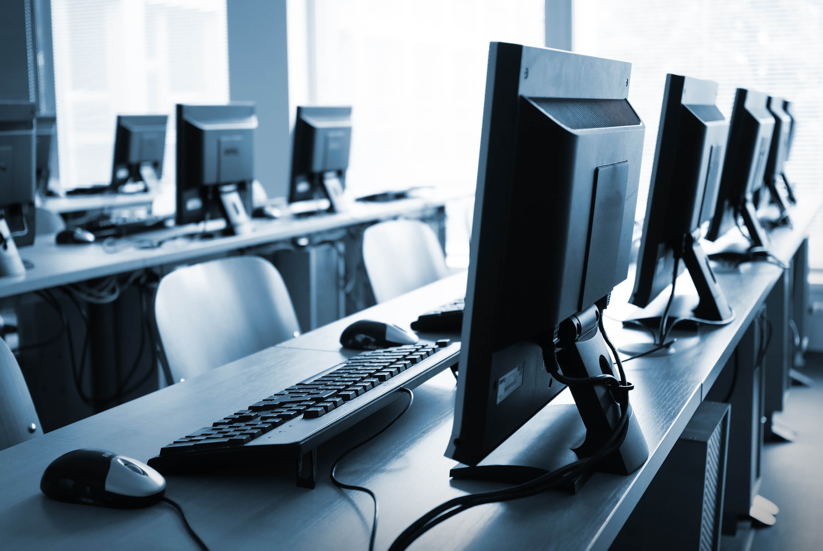 keyboard, connection, table, education, computer Keyboard, computer Lab, club, furniture, flat, business, technology, internet, computer equipment, office, HD Wallpaper