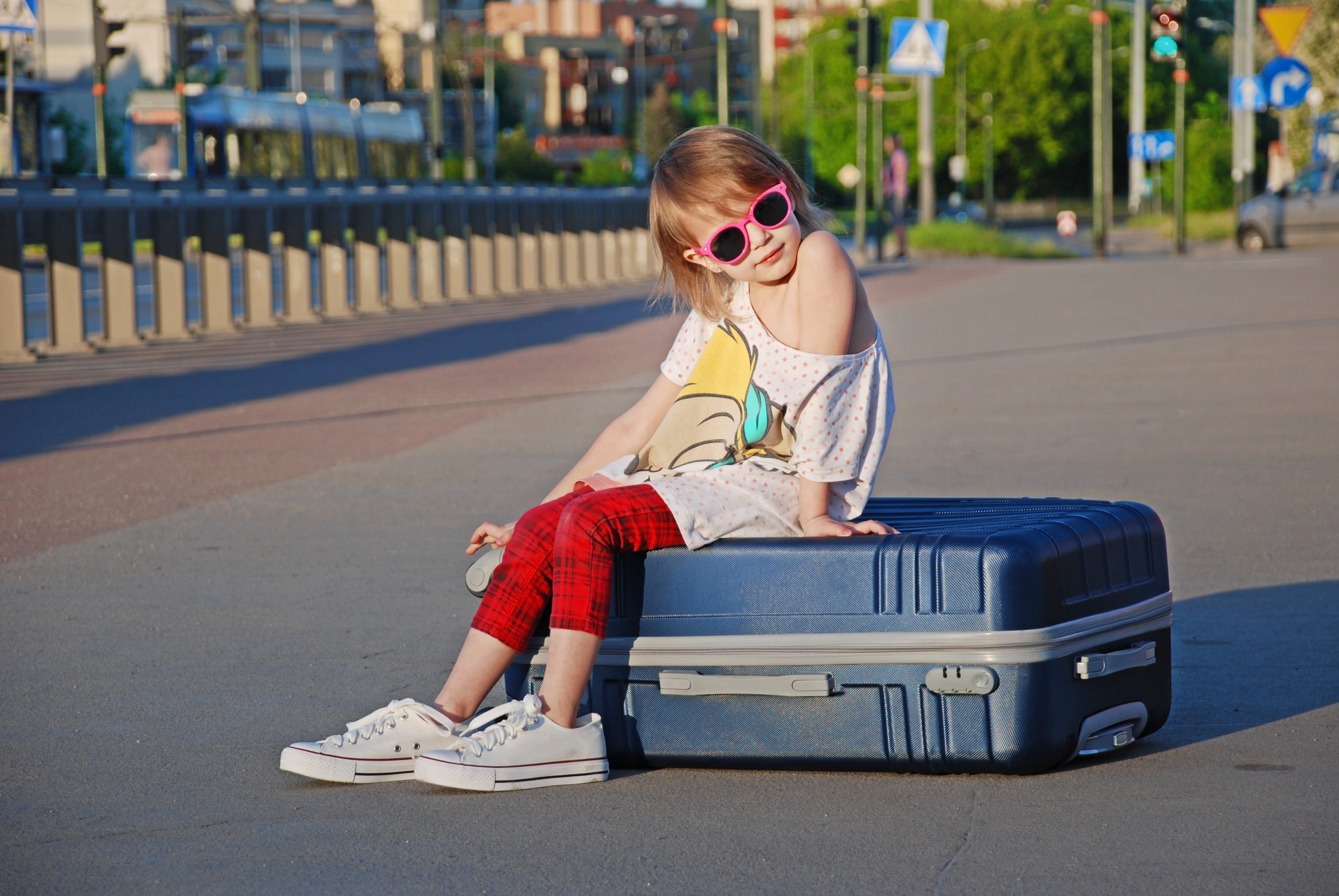 hardshell, girl, family, childhood, model, gray, shirt, travel, glasses, sunglasses, day, casual clothing, vacation, women, the little girl, road, sitting, HD Wallpaper