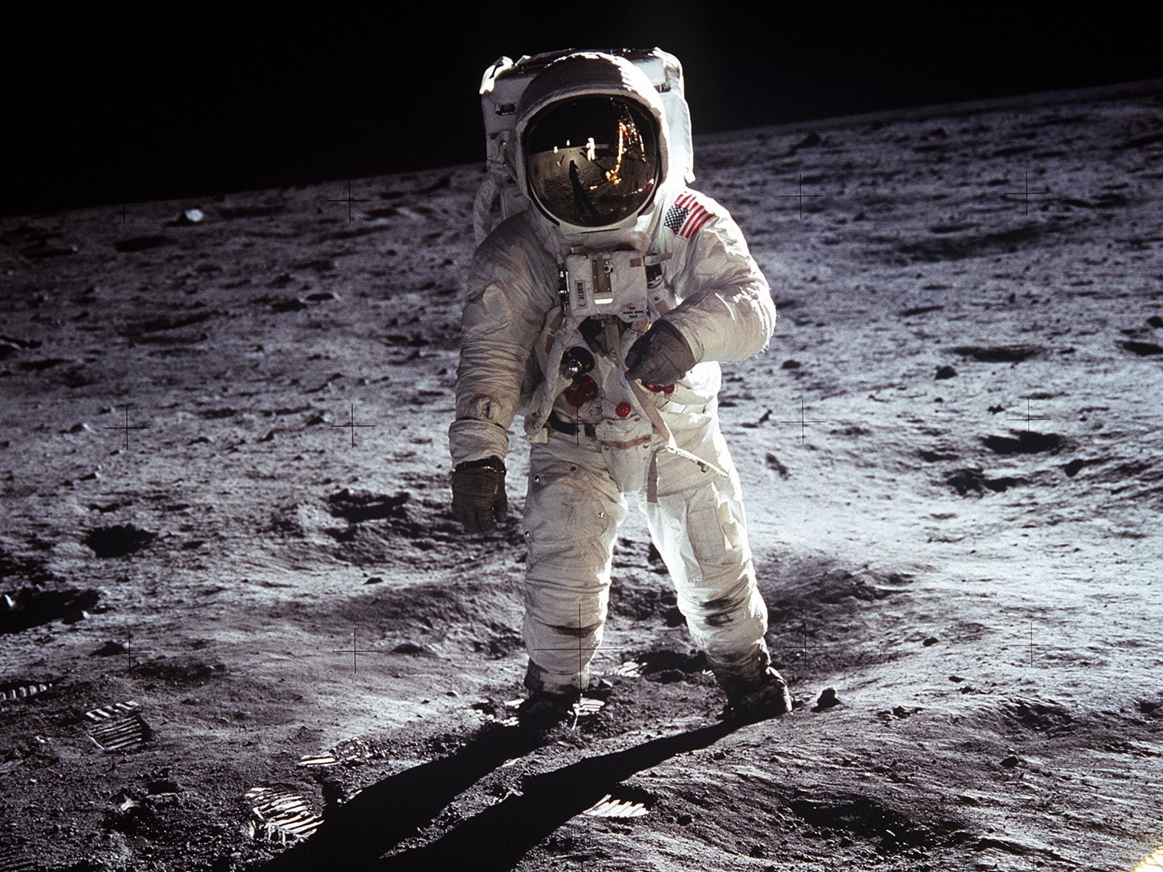 Apollo 11, night, uniform, danger, work Helmet, obscured face, working, nature, outdoors, space helmet, the moon, astronaut, space, standing, helmet, equipment, HD Wallpaper