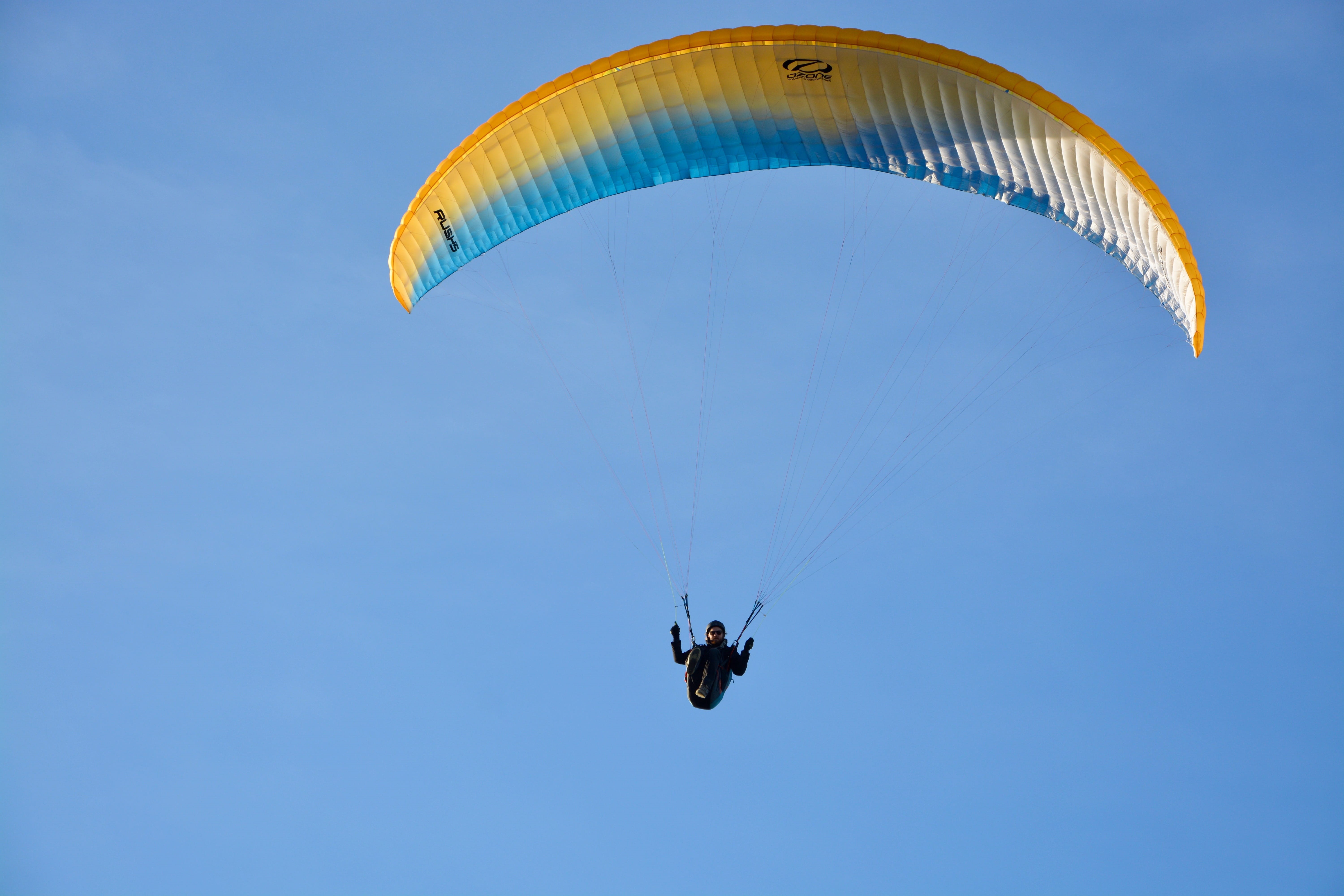 joy, air, blue sky, flight, entertainment, adventure, freedom, positive emotion, parasailing, excitement, 5K, unrecognizable person, paragliding, outdoors, HD Wallpaper