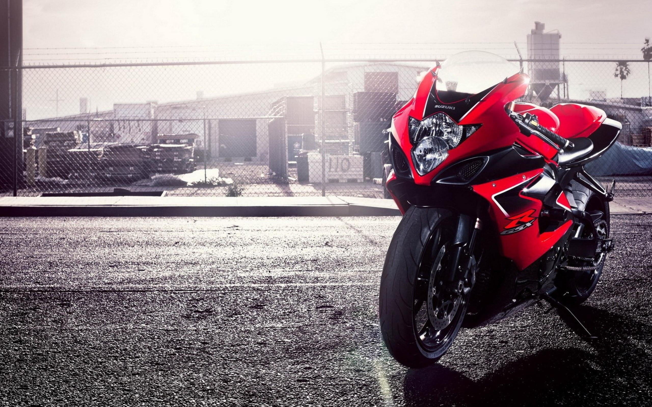 crash helmet, selective coloring, road, sunlight, bike, transportation, red, motor scooter, land vehicle, bikes, built structure, city, helmet, architecture, HD Wallpaper
