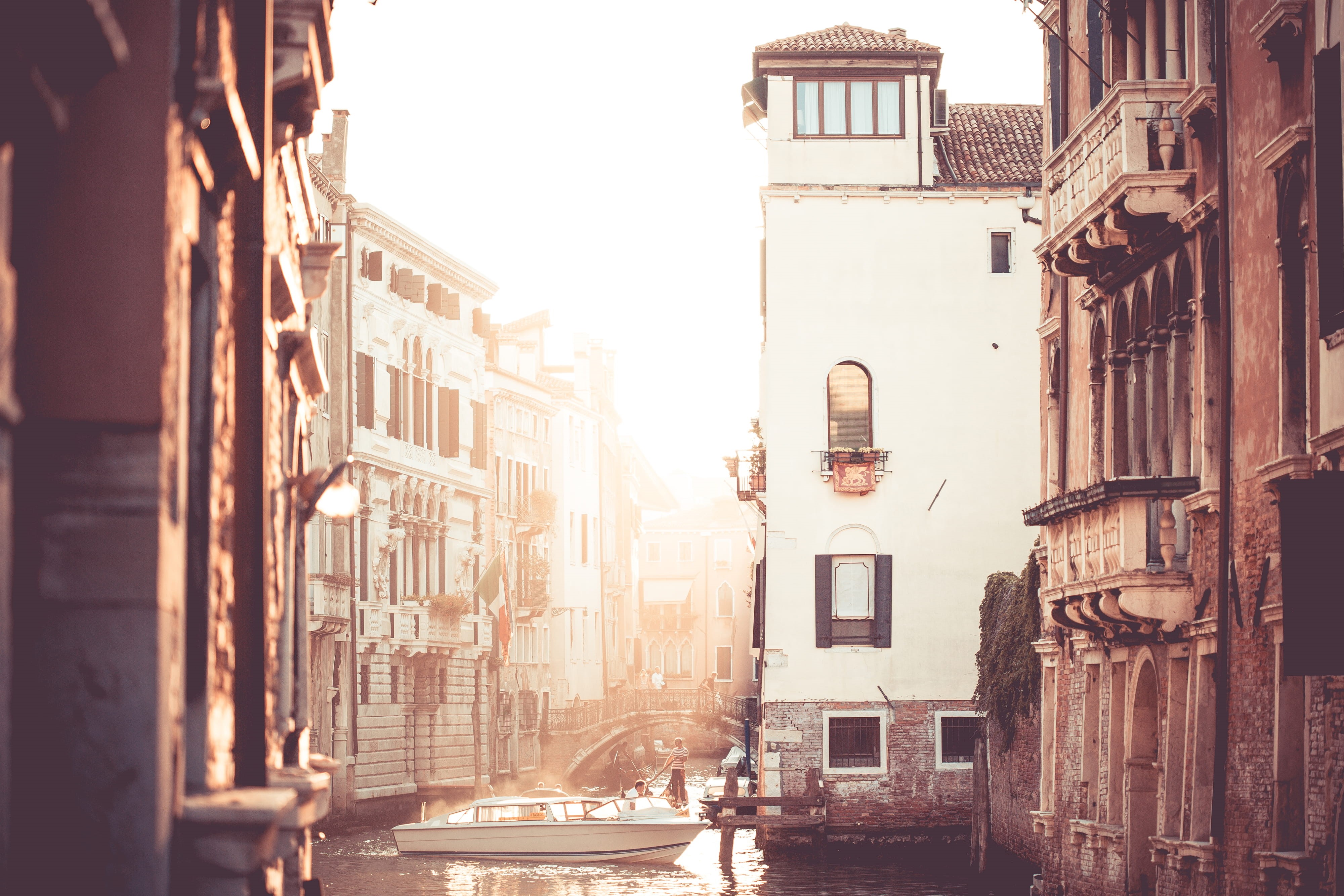 sunlight, houses, building Exterior, italian Culture, sunlights, old-fashioned, old, building, travel, italy, nature, venice, transportation, Sunset, 4K, HD Wallpaper