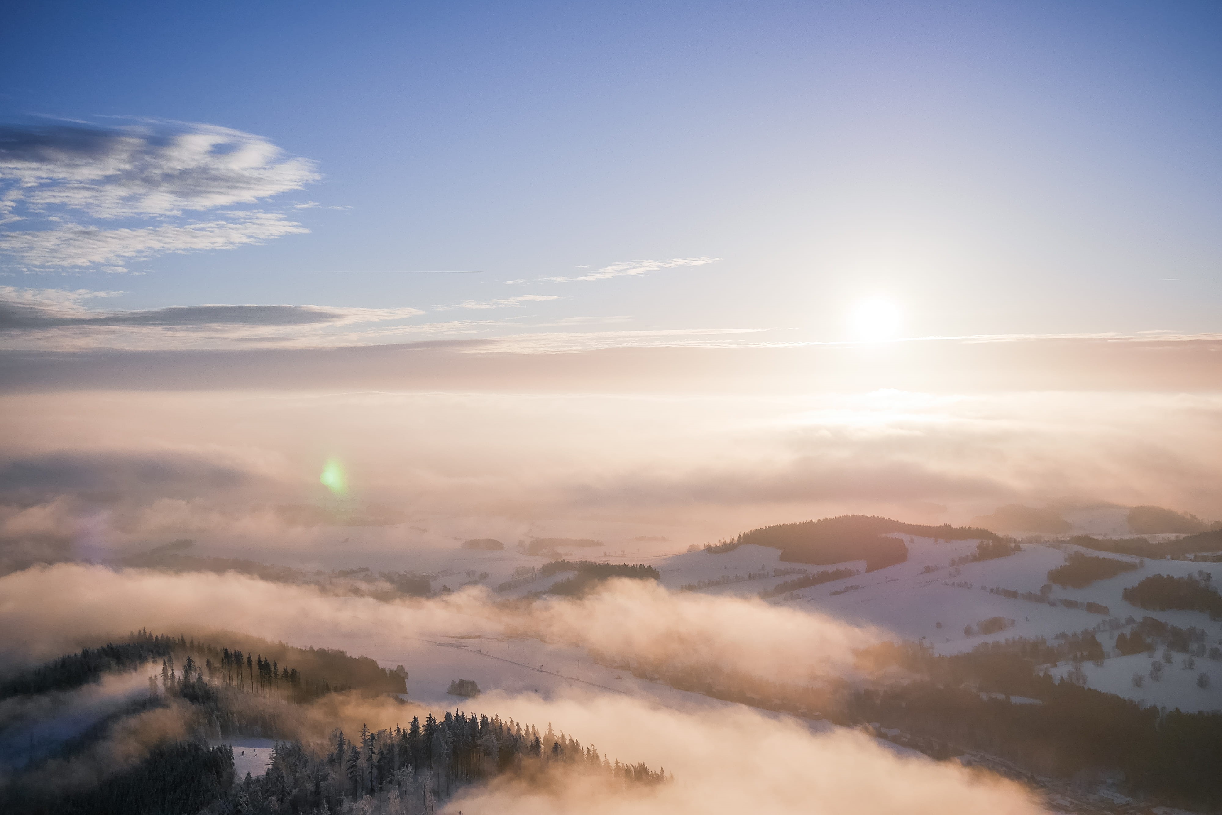 scenics, sunbeam, copy space, sun, tranquility, travel, evening, sunrise - Dawn, Foggy, sunlight, outdoors, mountain, views, Mountains, top, cold, beautiful, HD Wallpaper