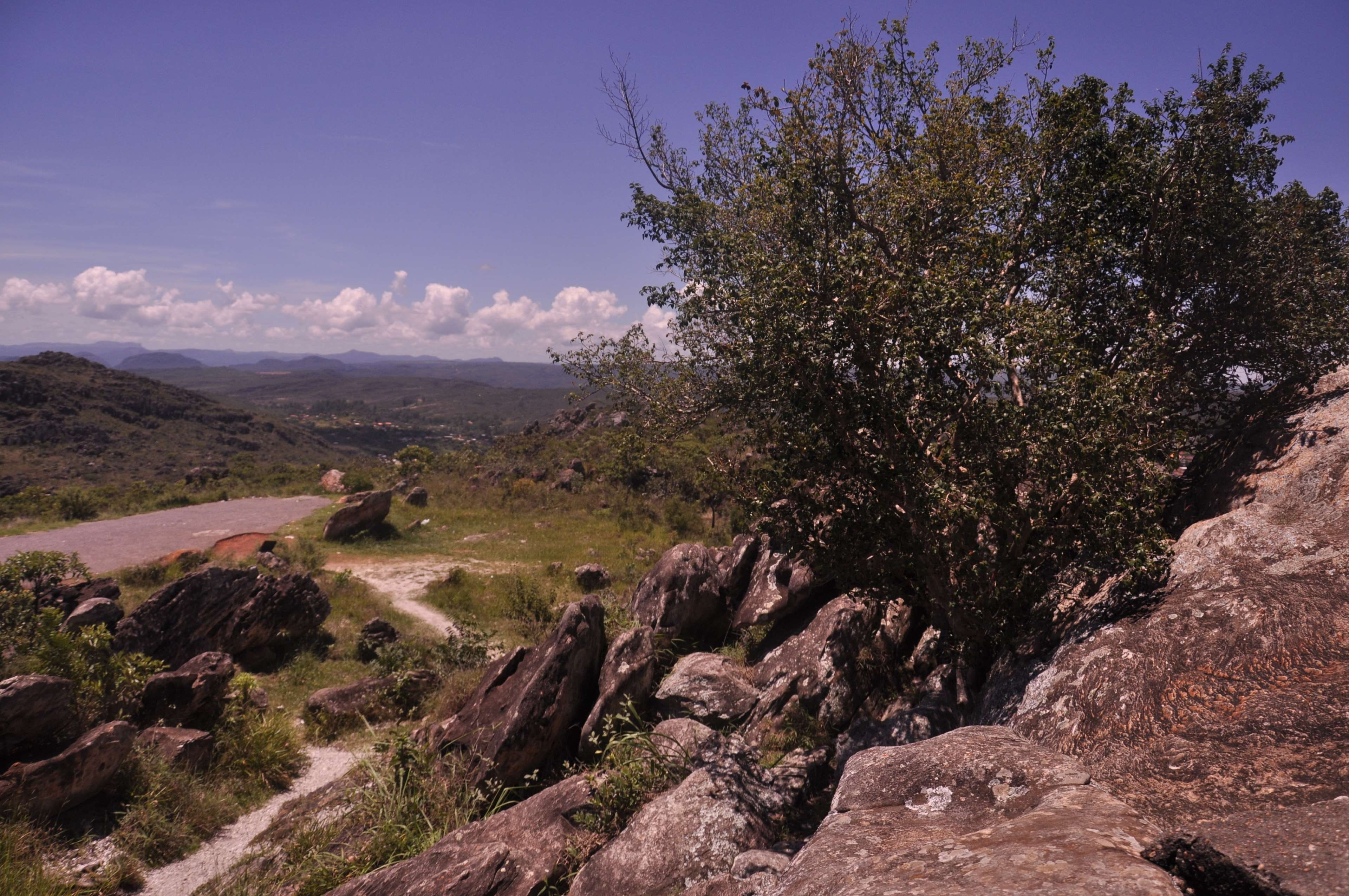 montanha, beauty in nature, non-urban scene, scenics - nature, house, land, jequitinhonha, rock, minas gerais, plant, tree, casa, plaza, cloud - sky, nature, HD Wallpaper