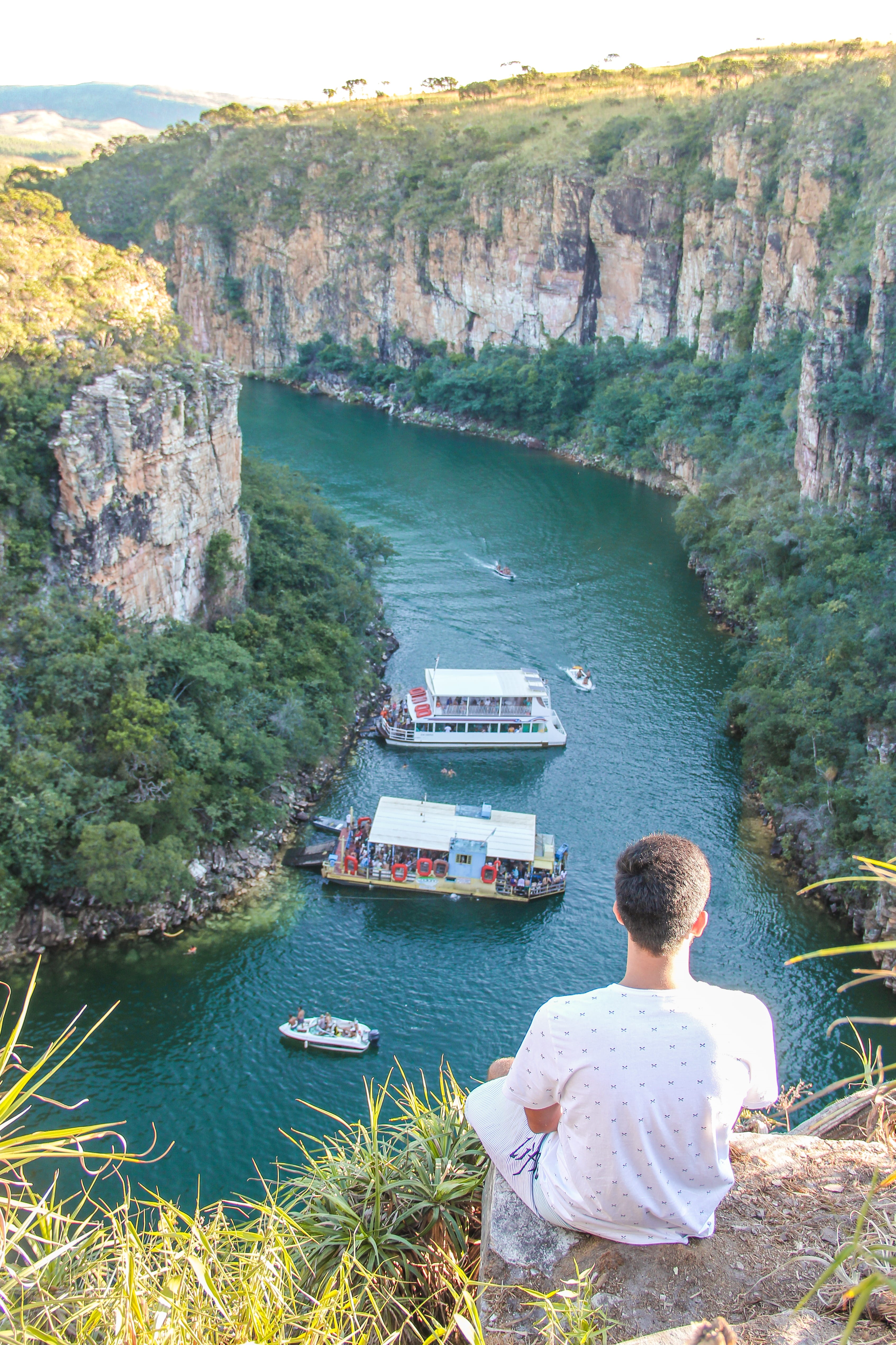 men, mode of transportation, rock, rock formation, paraiso, furnas, nautical vessel, high angle view, brasil, nature, lifestyles, canyon, paradise, day, Phone HD Wallpaper