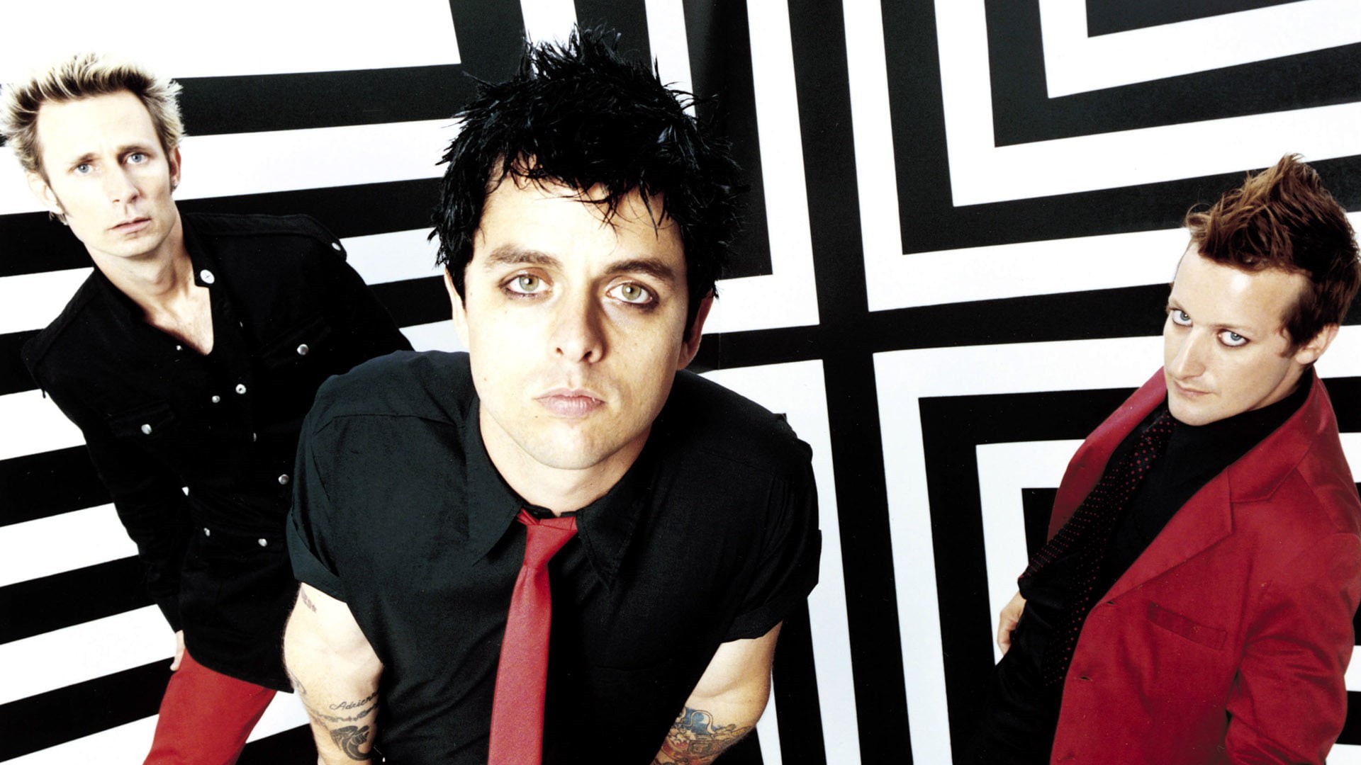 standing, men, real people, waist up, indoors, Mike Dirnt, lifestyles, coworker, black color, front view, group of people, rock, HD Wallpaper