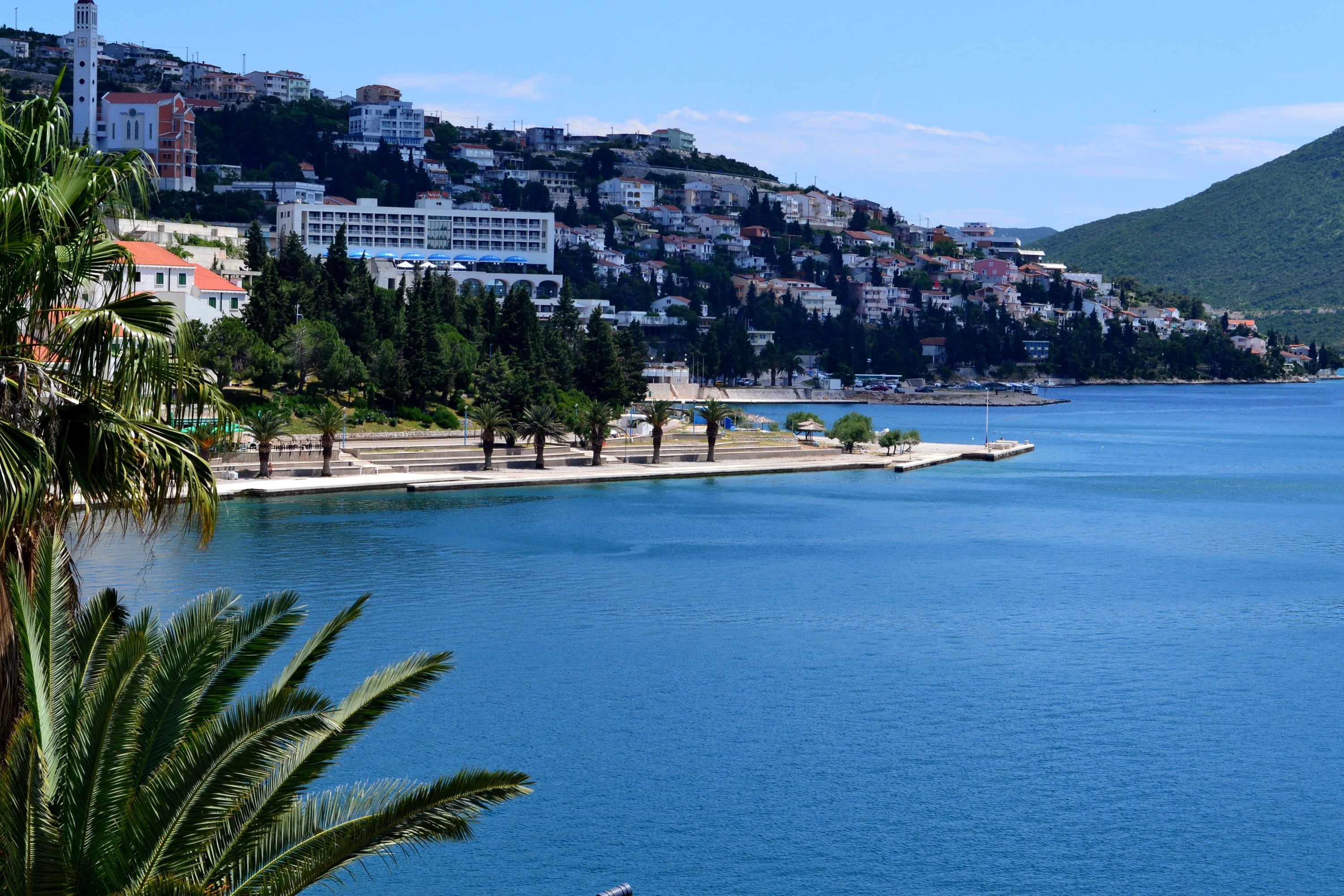 Bosnia and Herzegovina, 2K, Neum, home, trees, palm trees, mountains, coast, sea, HD Wallpaper