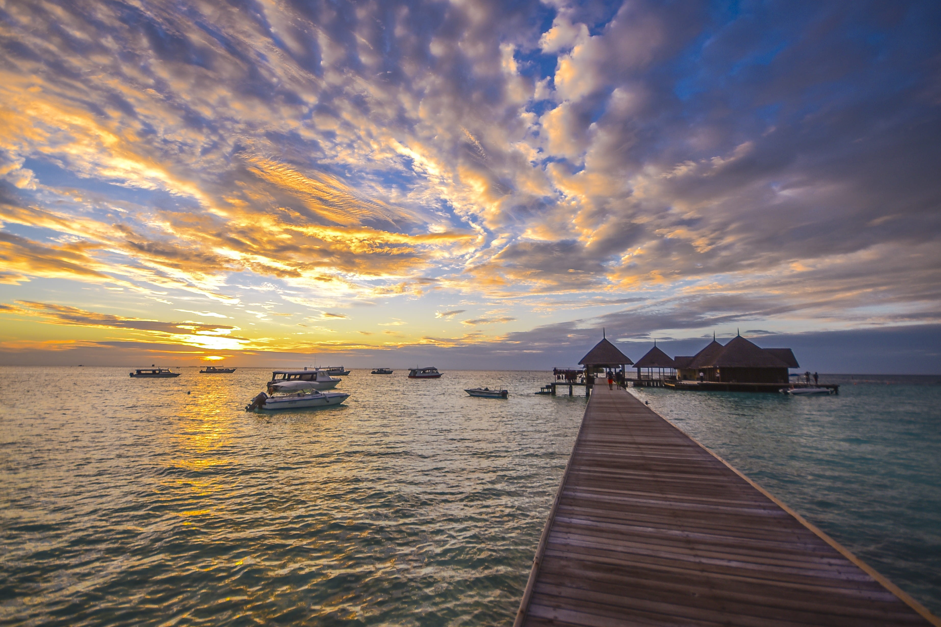 boats, oceanshore, watercrafts, environment, seaside, shore, sunset, tranquil scene, clouds, tranquility, travel, water, tropical, ocean, dusk, bay, sunrise, HD Wallpaper