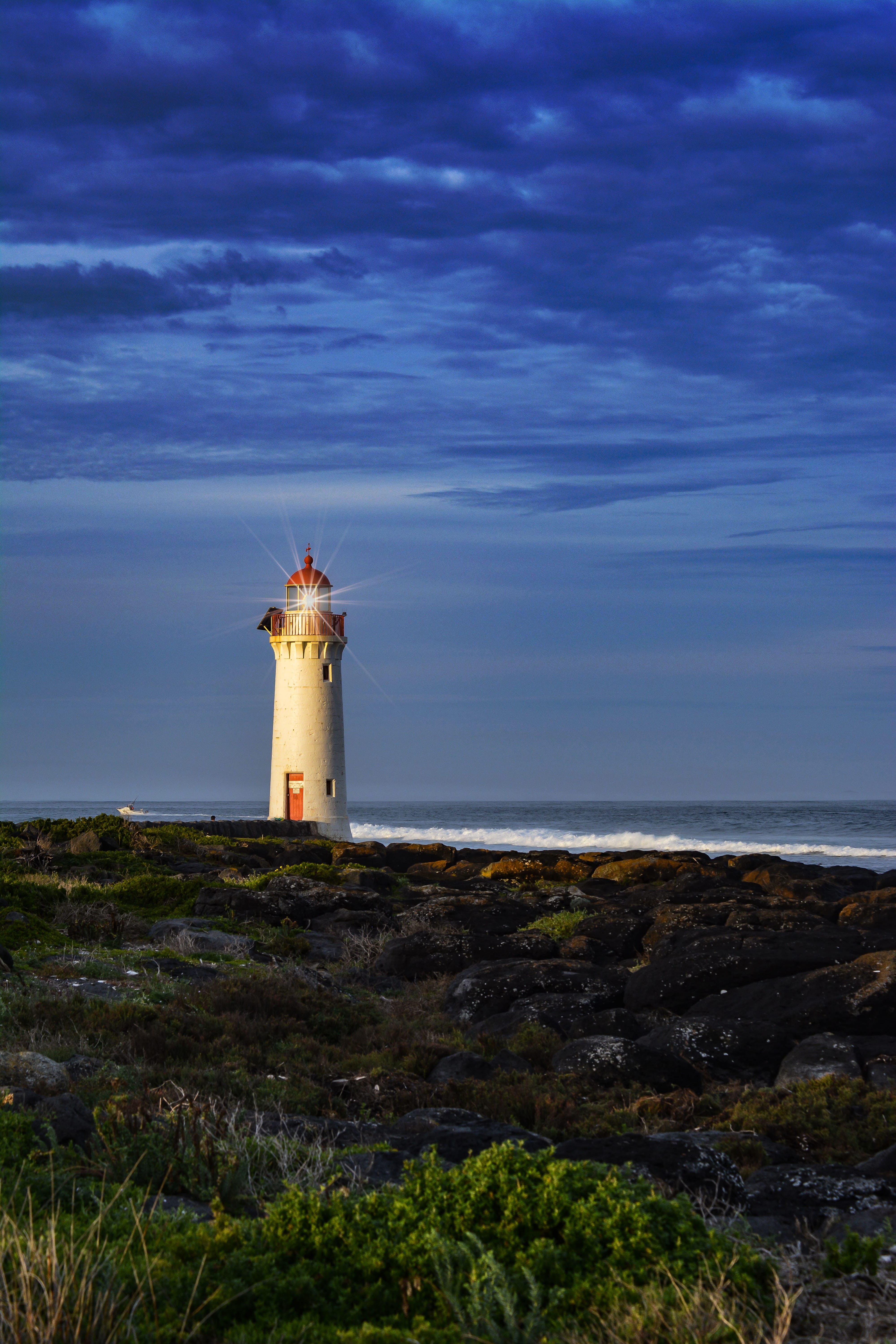 water, guidance, lighthouse, port fairy, seashore, protection, adventure, shining, sky, tranquility, great ocean road, beach, ocean, warning, no people, Phone HD Wallpaper