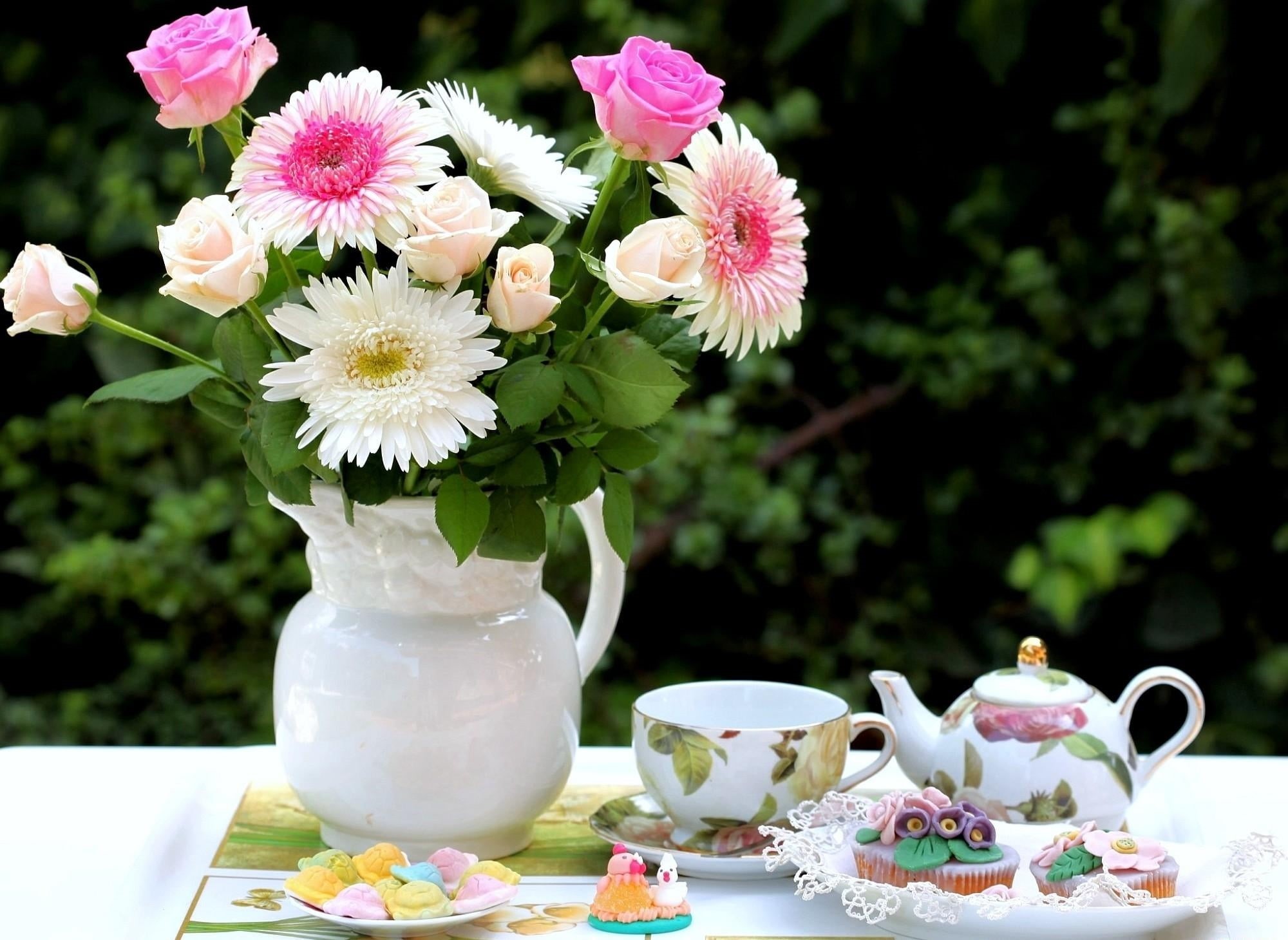 plant, flowering plant, fragility, springtime, focus on foreground, arrangement, cake, pink Color, romance, backgrounds, celebration, no people, tea set, HD Wallpaper