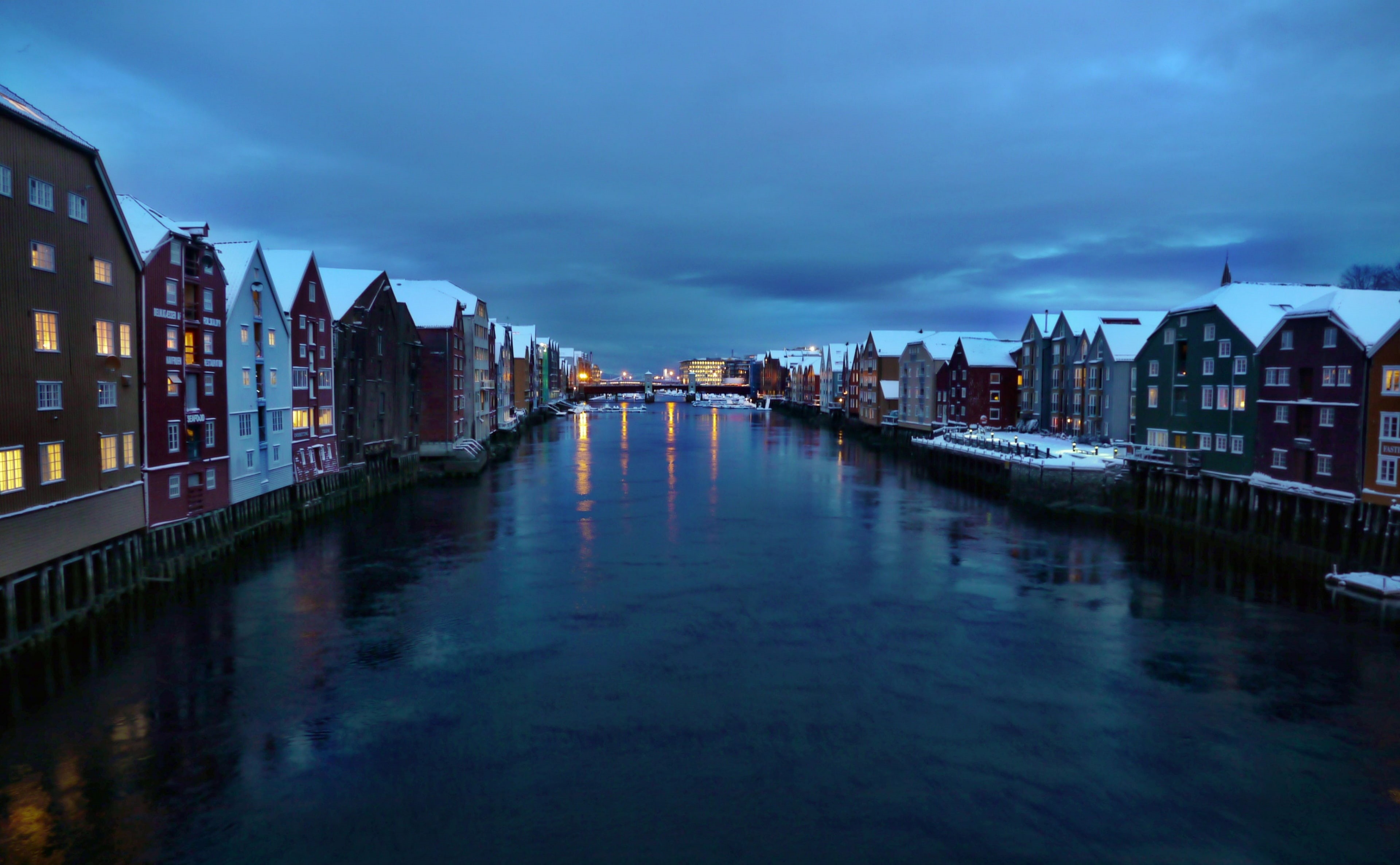 outdoors, 4K, building, cityscape, nidelva, no people, trondheim, reflection, der, architecture, connection, travel destinations, whrend, building exterior, HD Wallpaper