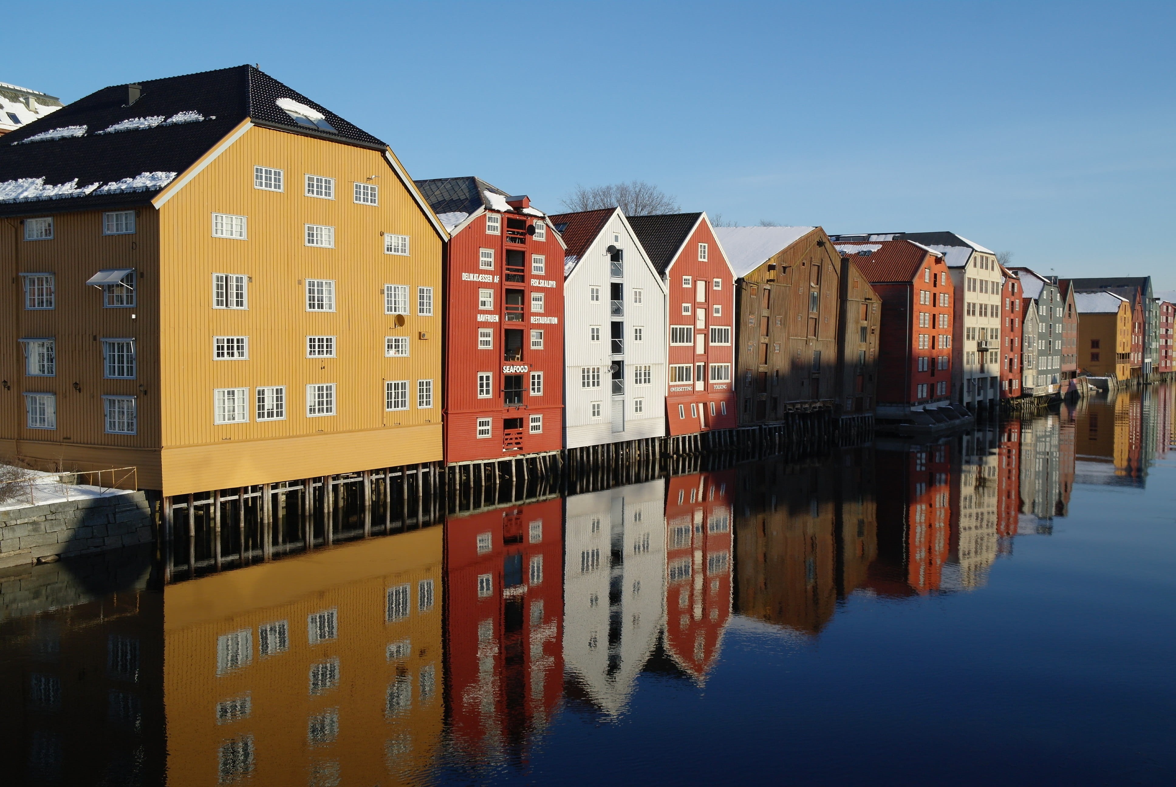 reflection, built structure, water, sunlight, row house, building, hurtigruten, 4K, channel, house, outdoors, norway, trondheim, residential district, HD Wallpaper