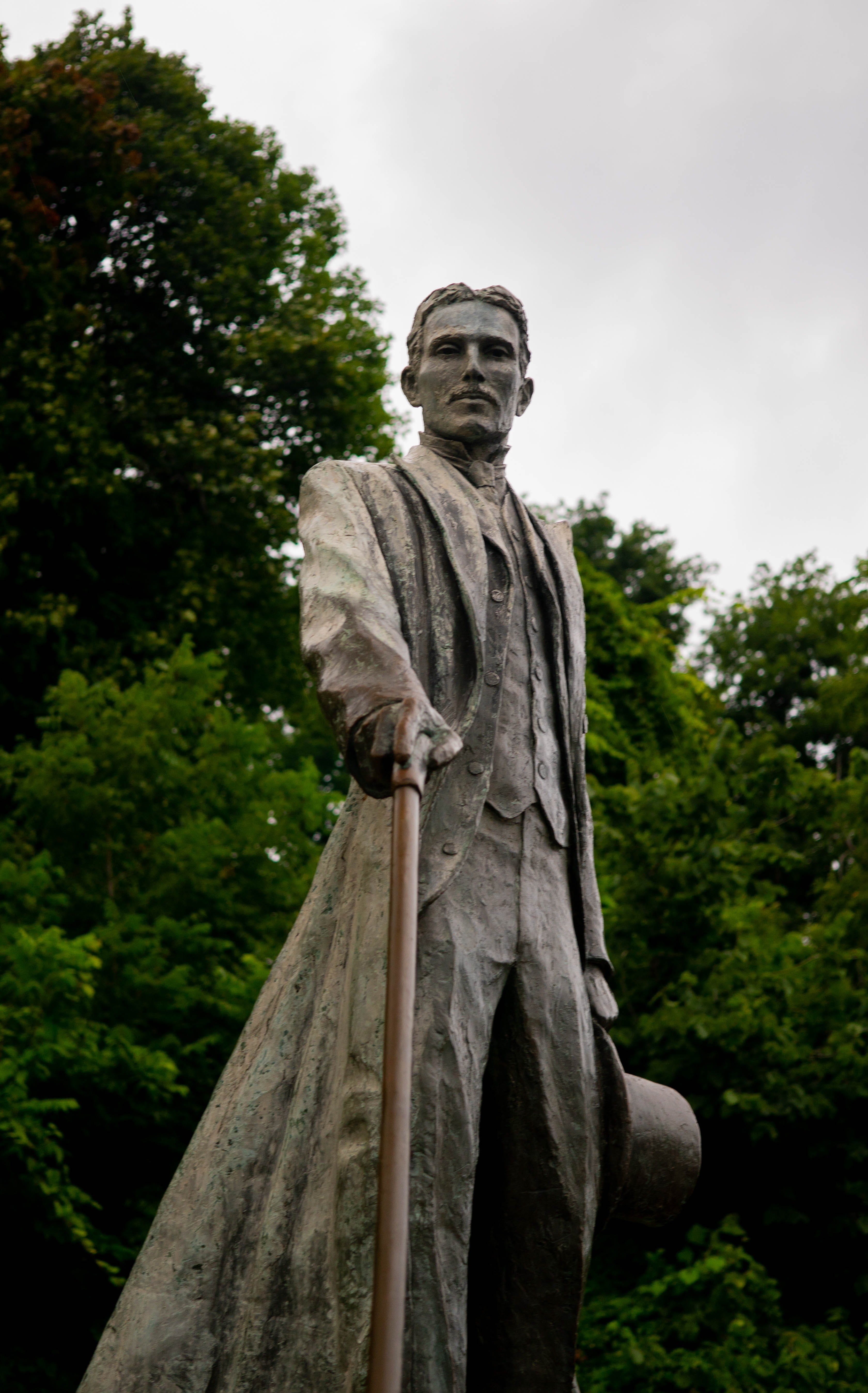 spirituality, plant, craft, human representation, nikola tesla, sculpture, female likeness, low angle view, statue, life, focus on foreground, power, no people, Phone HD Wallpaper