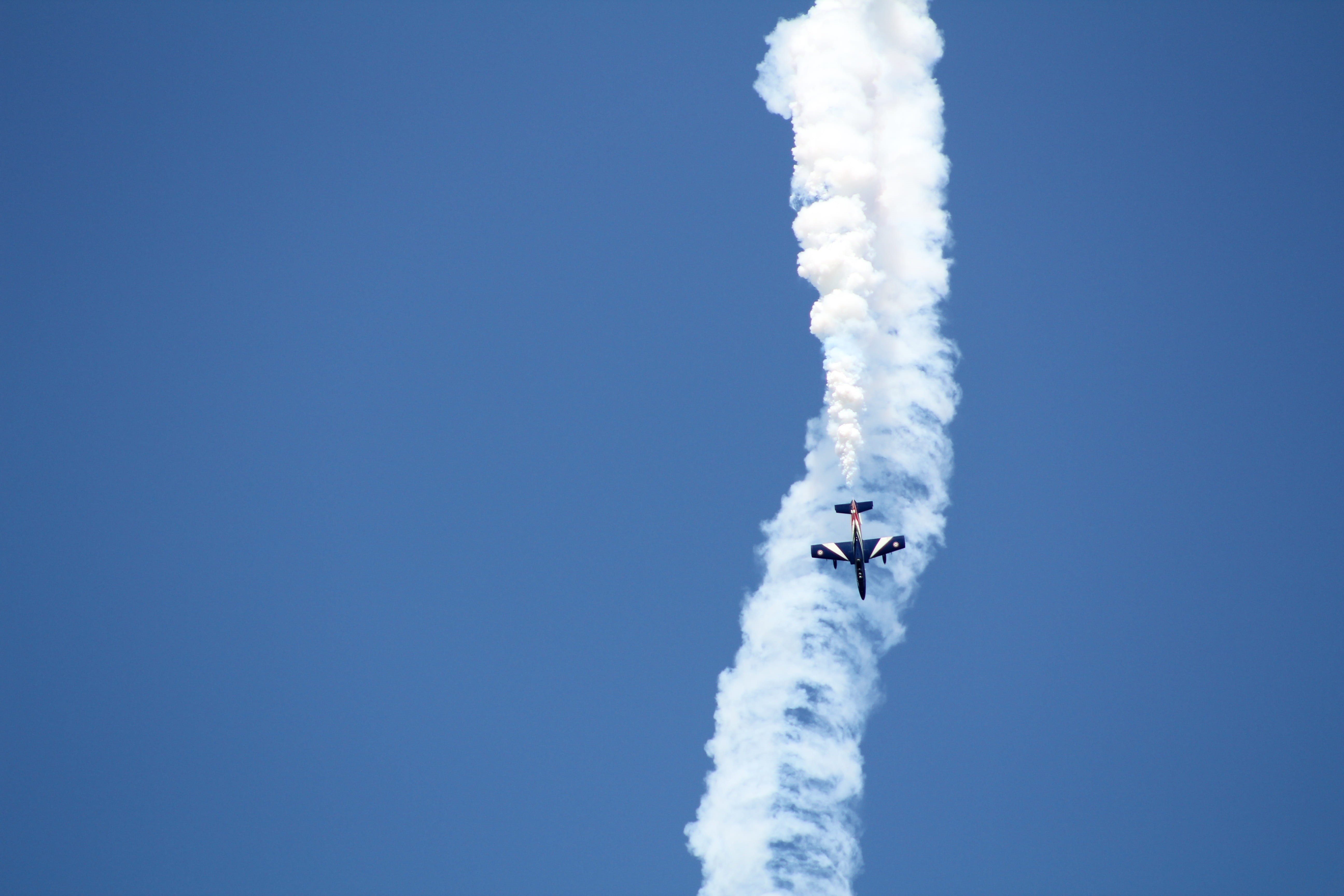 day, nature, on the move, sport, air vehicle, aerospace industry, transportation, mode of transportation, smoke - physical structure, motion, aerobatics, HD Wallpaper