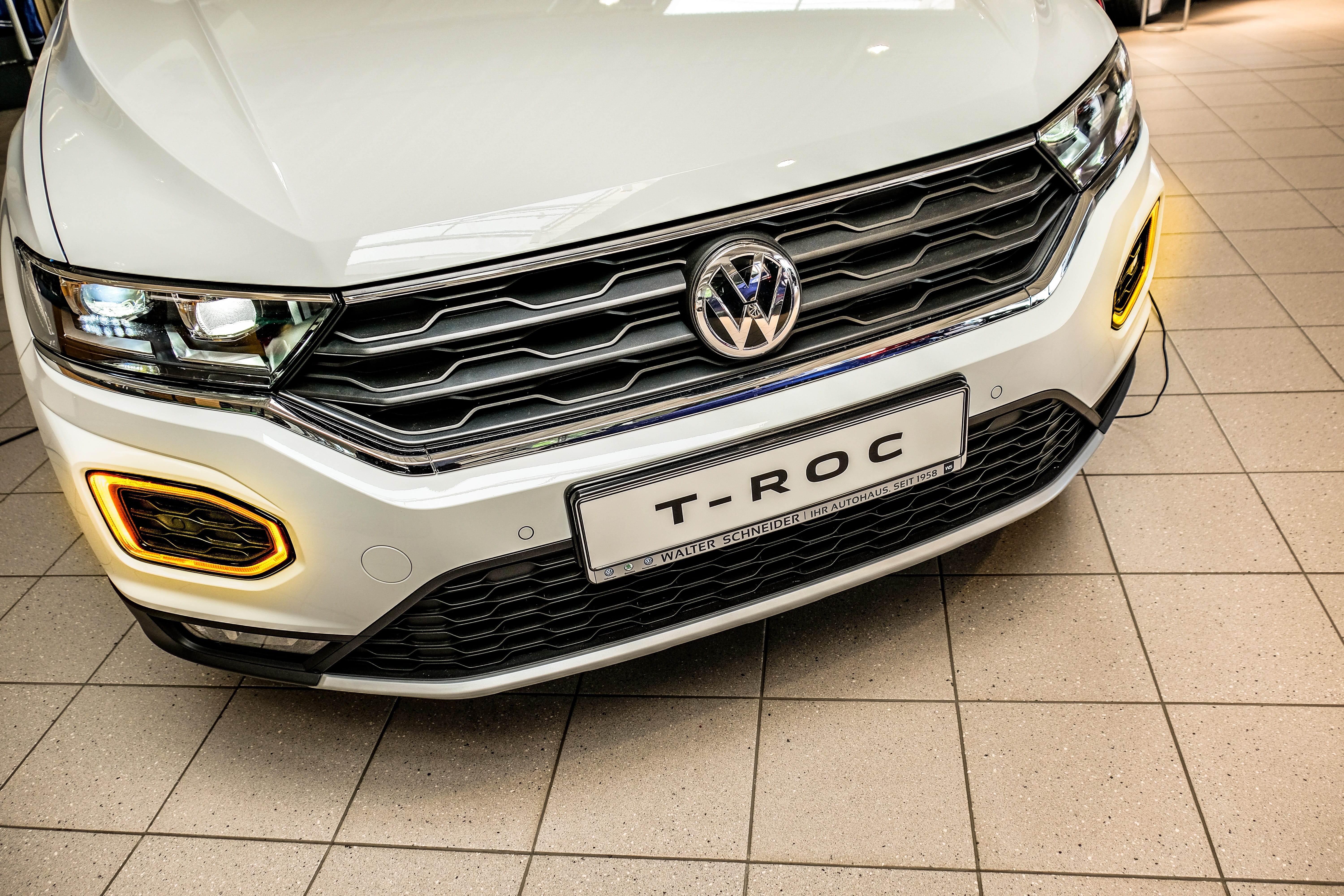 spotlight, light, antique, lighting equipment, vehicle hood, wealth, suv, car, automotive, volkswagen, headlight, vehicle, troc, pkw, land vehicle, vintage car, HD Wallpaper