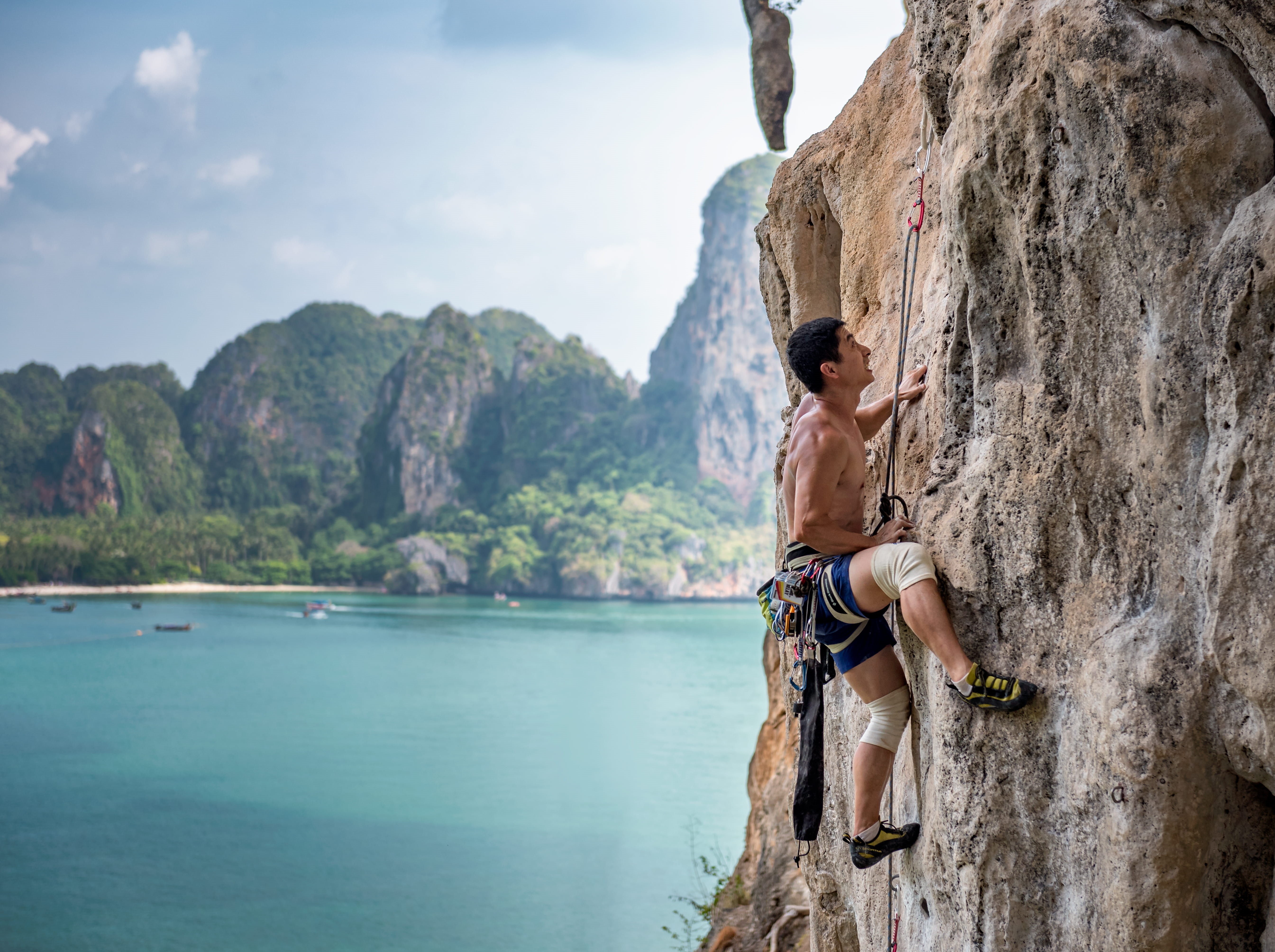 ocean, krabi, day, climb, nature, daytime, beauty in nature, brown, climbing, rock, cliff, water, railay, wearing, solid, blue, young adult, outdoors, black, HD Wallpaper