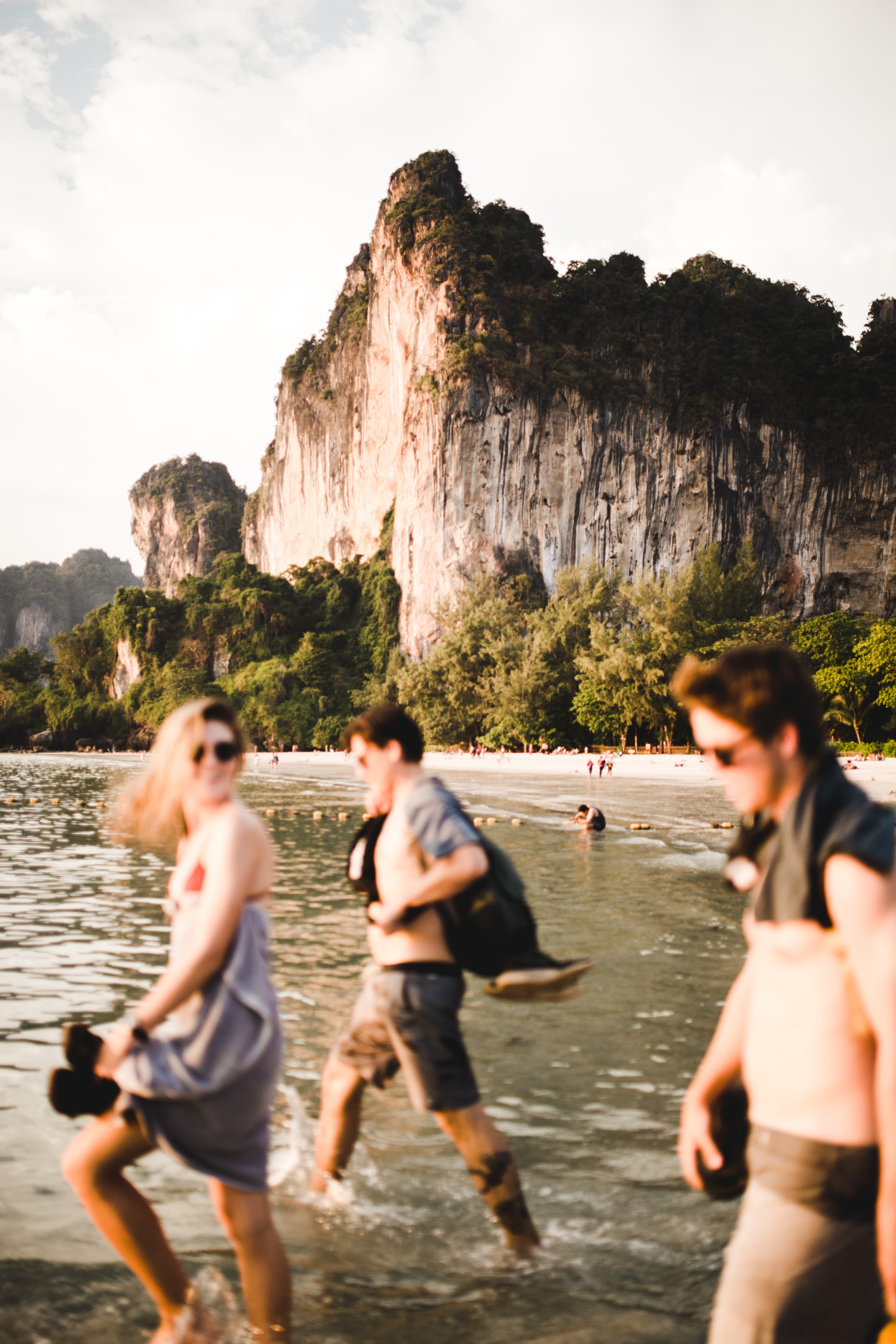 wander, 5K, young Men, tree, muscular Build, railay, style, lifestyles, travel Destinations, nature, women, water, southeast asium, friendship, males, Phone HD Wallpaper