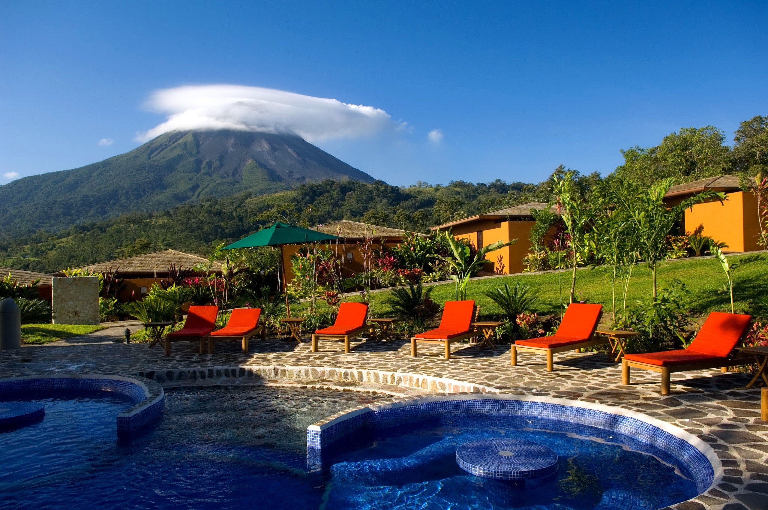 architecture, cloud - sky, tree, water, built structure, nature, seat, outdoors, swimming pool, day, sunlight, Costa Rica, no people, land, mountain, hotel, HD Wallpaper