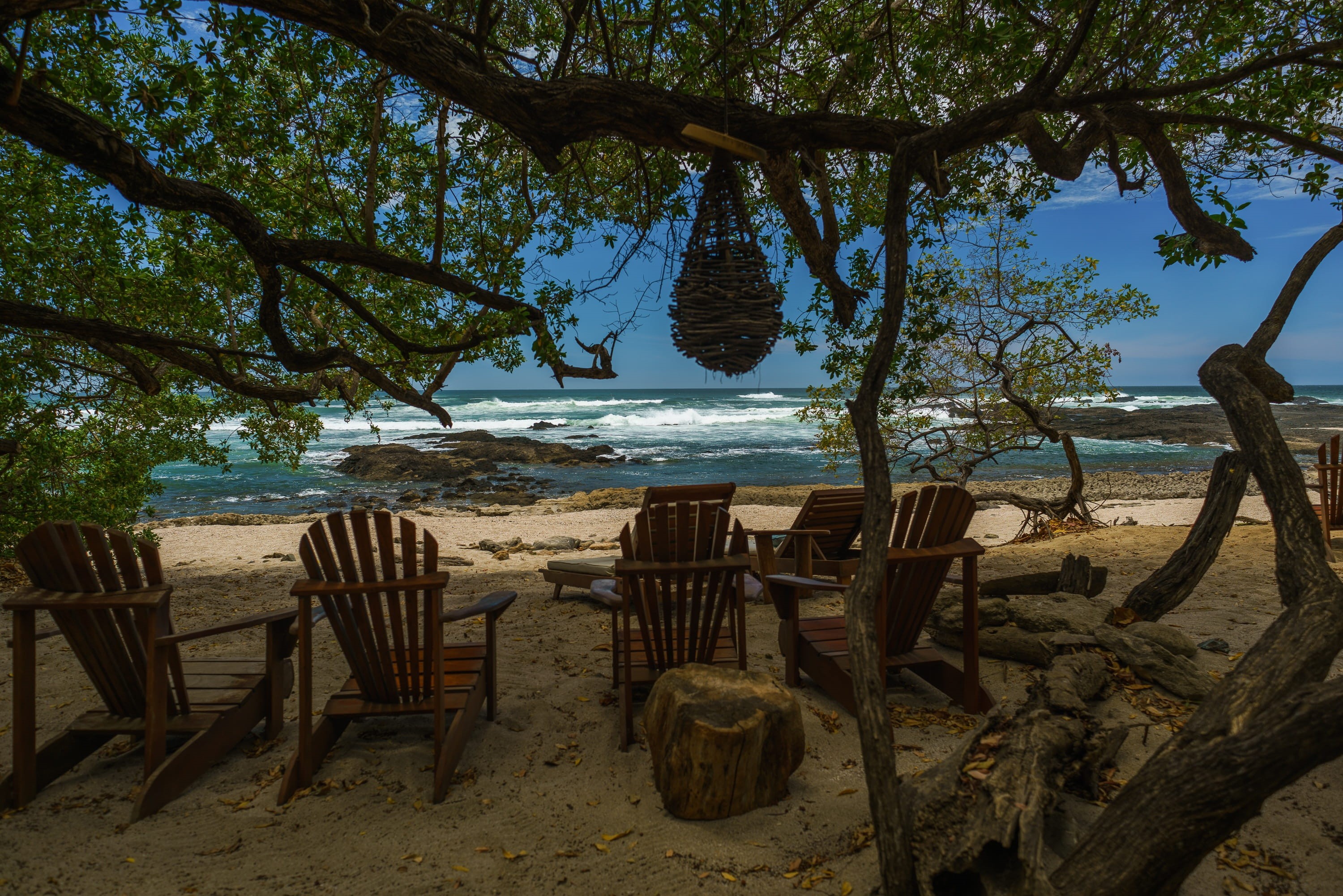 table, 2K, travel Destinations, Tropical, outdoors, brown, no People, empty, scenics, travel, nature, blue, vacations, sea, summer, seat, scenics - nature, HD Wallpaper