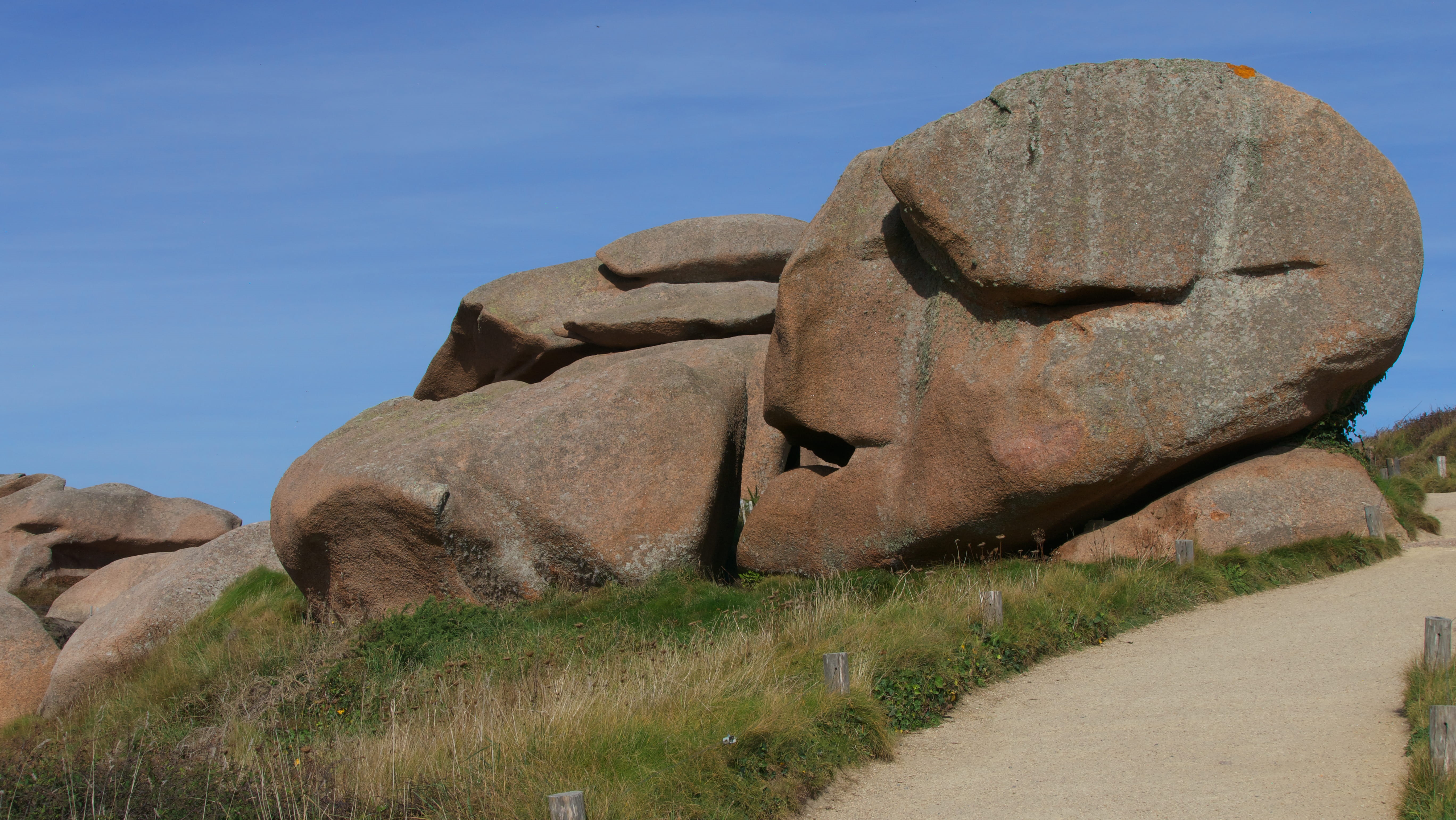 sky, eroded, vacation ploumanach, tranquility, geology, grass, day, no people, tranquil scene, rock - object, boulder - rock, perros-guirec, rock, france, HD Wallpaper