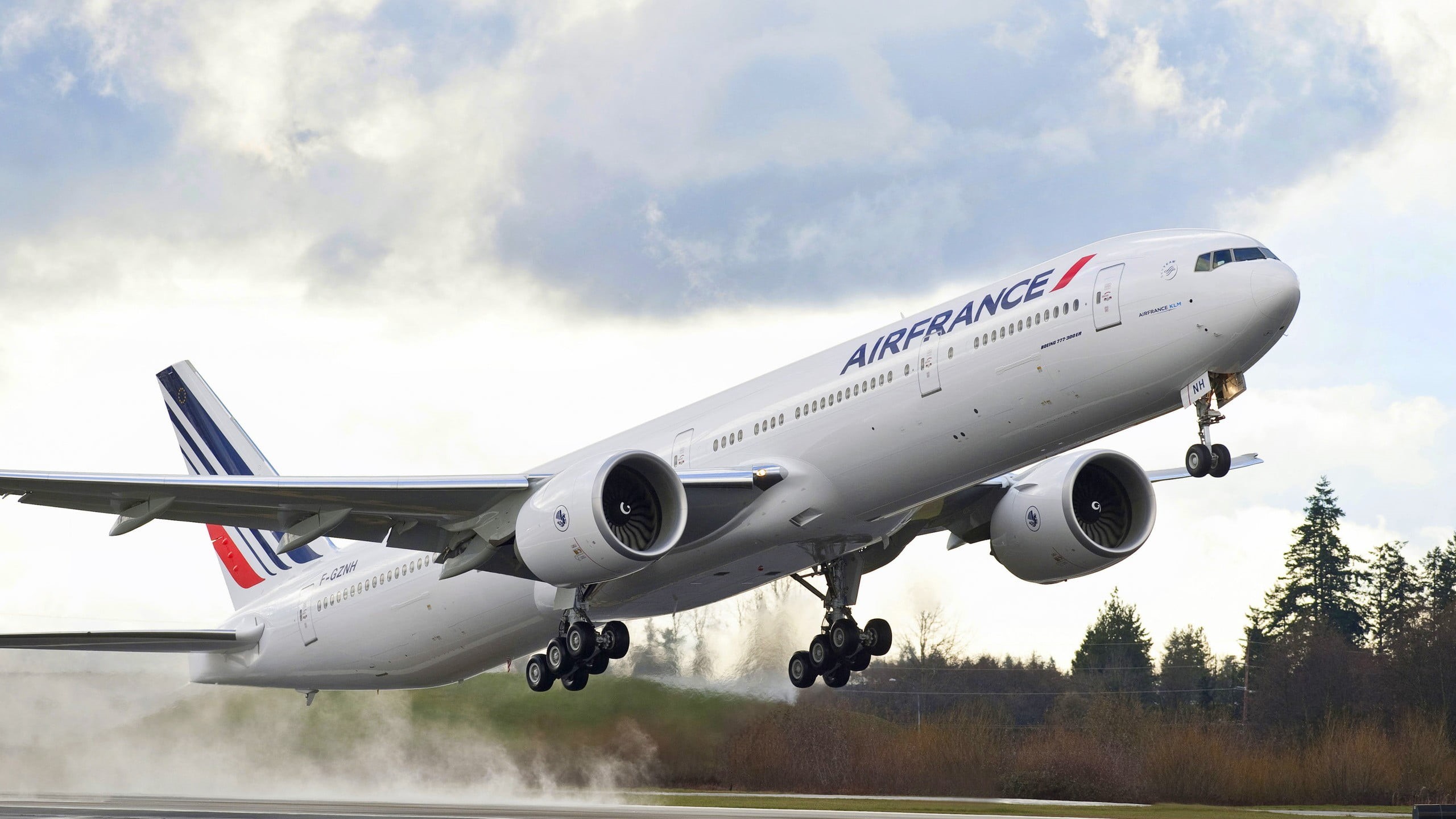 sky, no people, flying, 777-300ER, wheel, nature, cloud - sky, travel, mid-air, commercial airplane, airliner, motion, plane, 2K, environment, Air France, HD Wallpaper