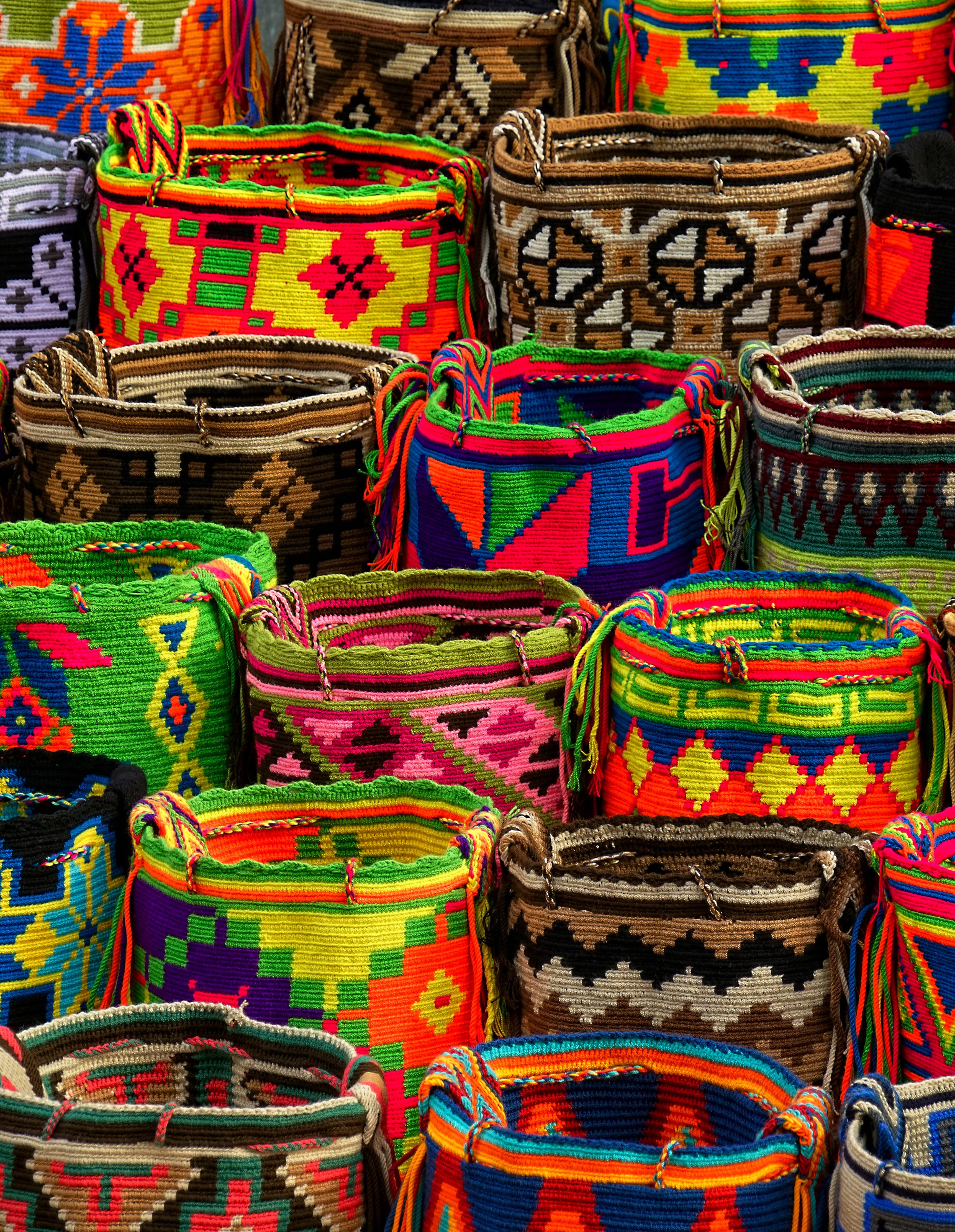 repetitive, collection, retail display, rugs, bag, bangles, large group of objects, multi colored, container, basket, craft, no people, handbag, cartagena, Phone HD Wallpaper