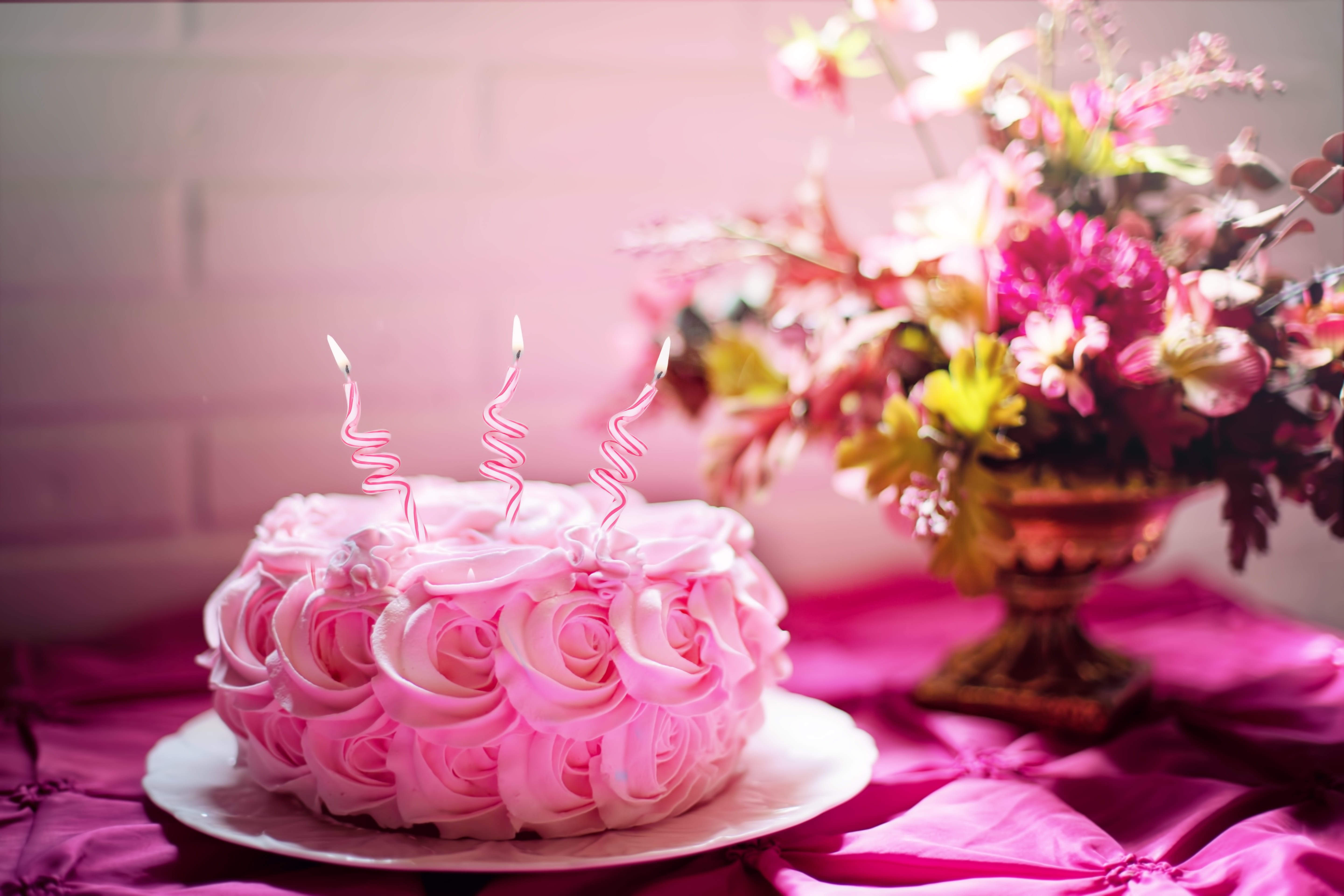 pink color, flowers, beautiful, no people, freshness, petals, pink, flowering plant, food, celebration, 5K, party, table, bouquet, event, color, wedding cake, HD Wallpaper