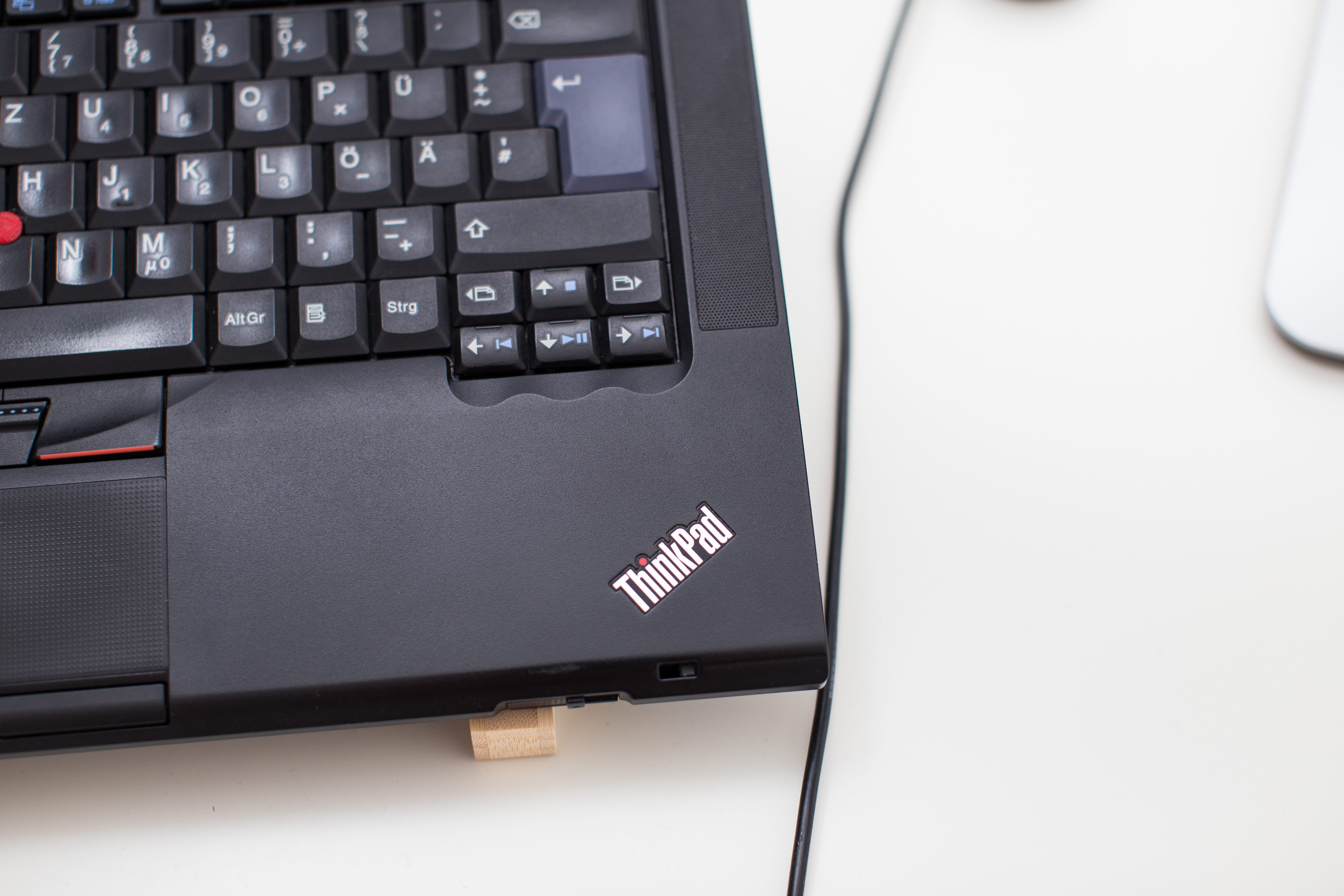 western script, finance, computer key, laptop, 5K, blank, technology, windows, logo, wireless technology, business, thinkpad, computer keyboard, close-up, HD Wallpaper
