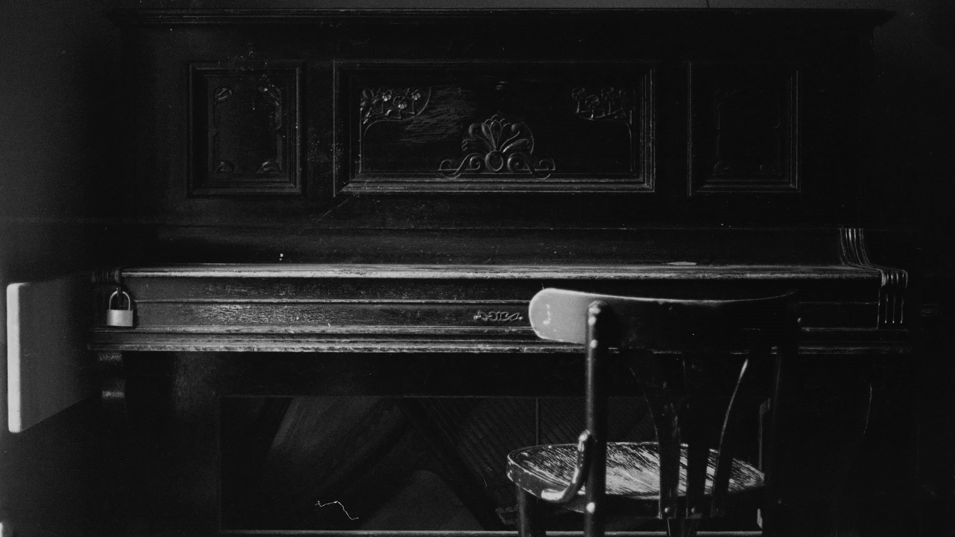 monochrome, piano, old, chair, dark, 1080P, musical instrument, HD Wallpaper