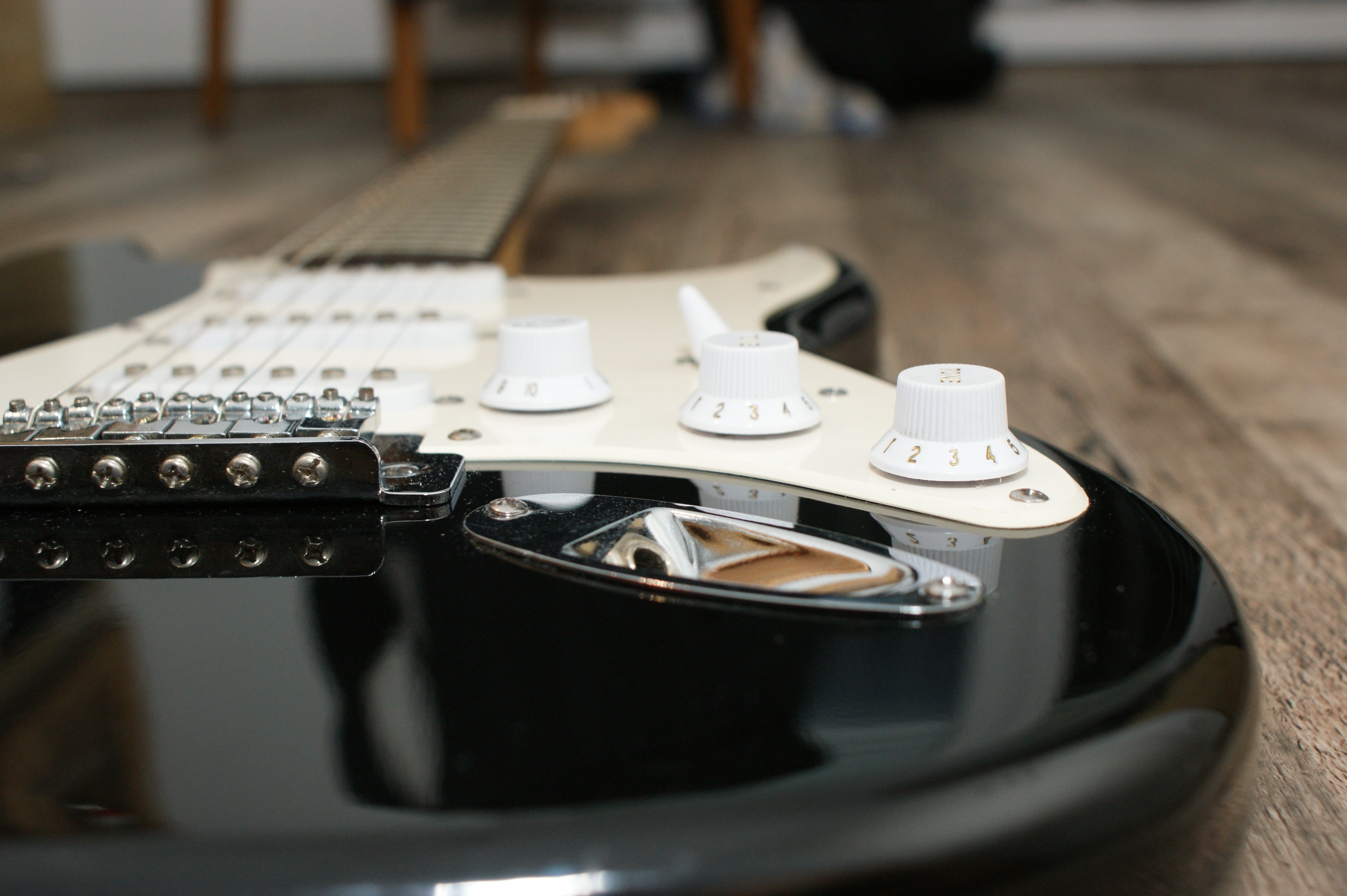 electrical equipment, guitar pick, indoors, instrument, close up, guitars, electric, 4K, red, white, klampfe, still life, no people, connection, strings, HD Wallpaper