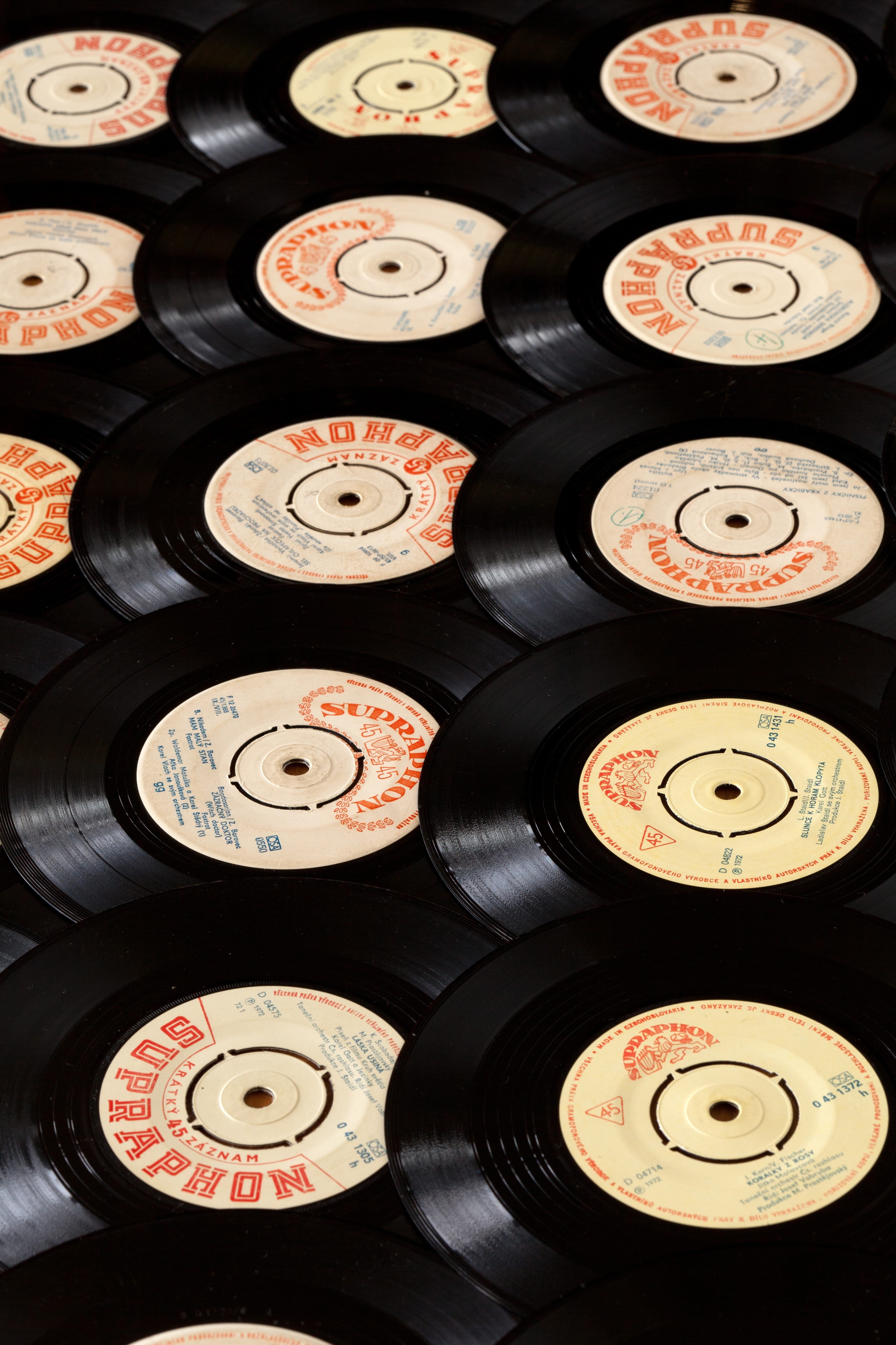 play, track, indoors, old, backgrounds, circle, sound, black color, close-up, gramophone, disc, record, vintage, audio, large group of objects, accuracy, Phone HD Wallpaper