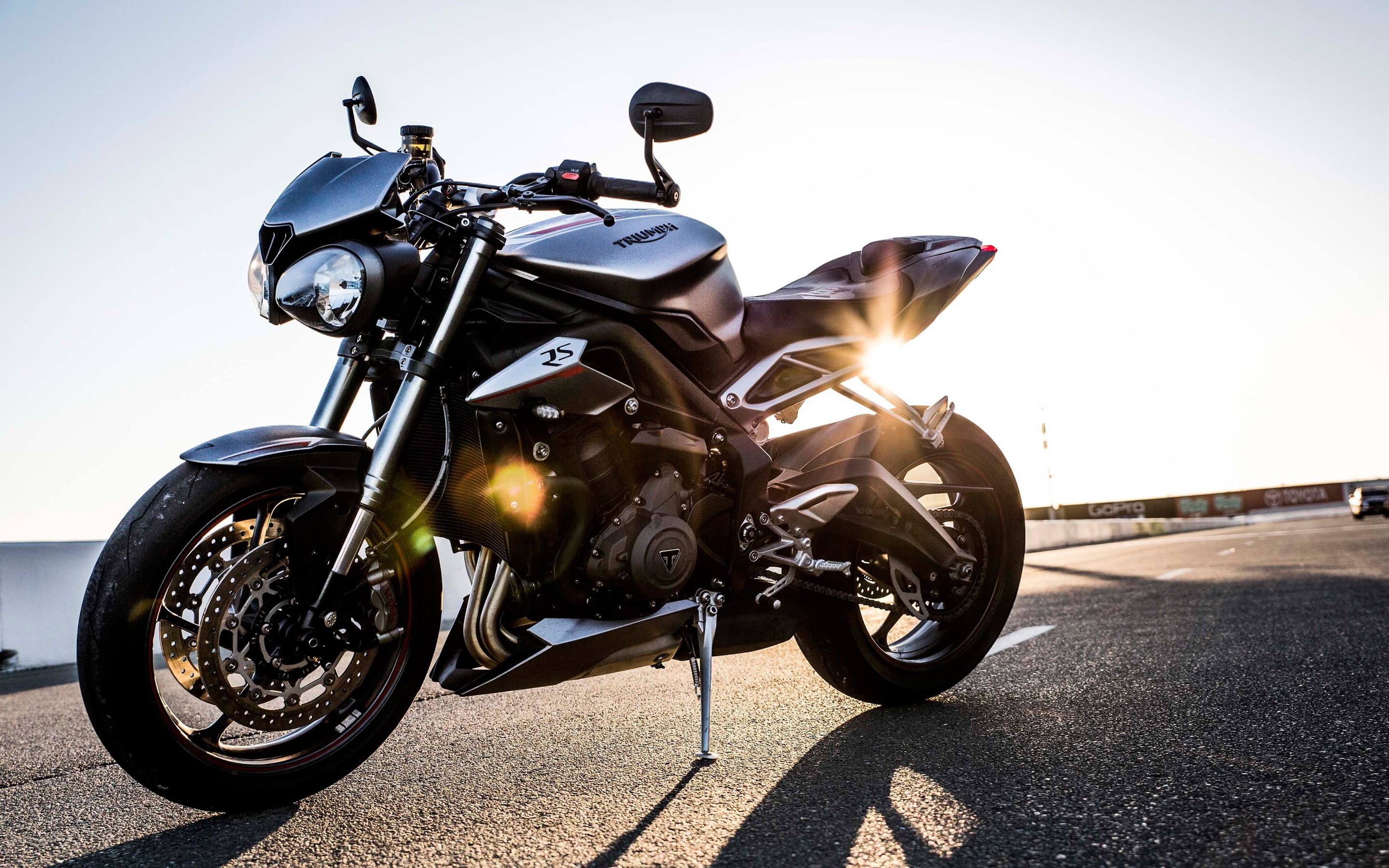 crash helmet, wheel, road trip, land vehicle, parking, Triumph, helmet, travel, stationary, rs, road, city, lens flare, nature, headlight, Triple, day, HD Wallpaper