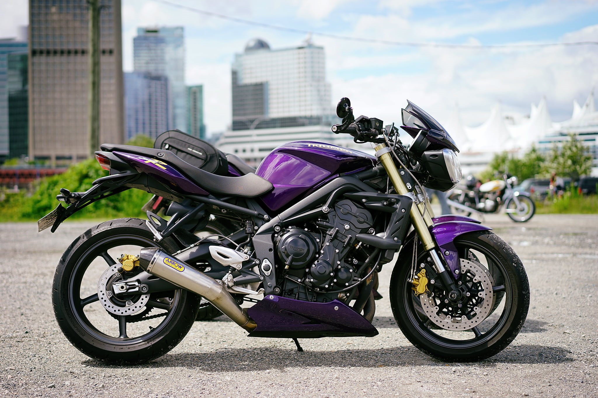 nature, no people, 1080P, focus on foreground, purple, street, Triumph Speed Triple, built structure, day, land vehicle, road, city life, bicycle, stationary, HD Wallpaper