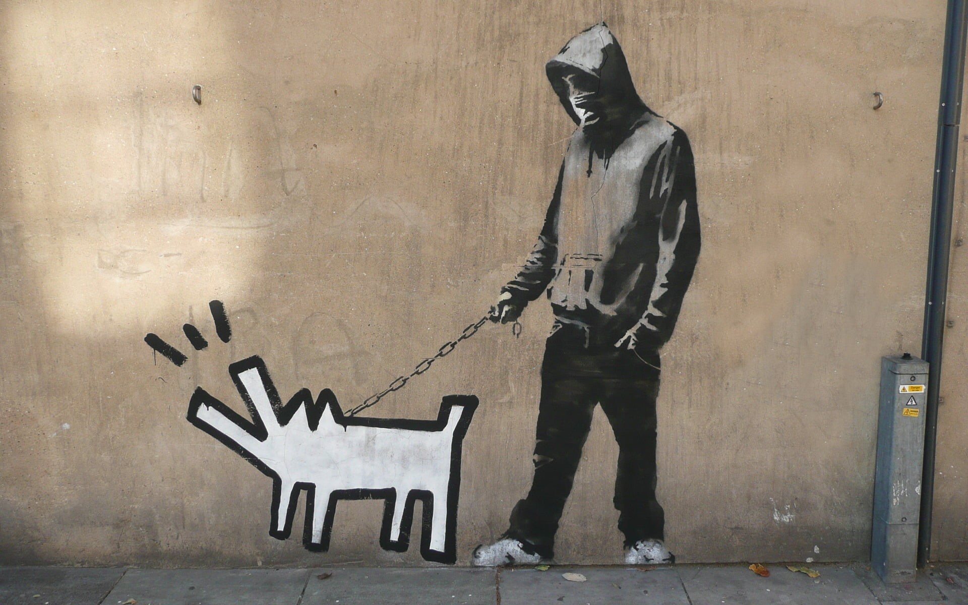 lifestyles, dog, city, real people, one Person, men, outdoors, full length, art and craft, 1080P, mural, Banksy, man, Haring dog, built structure, clothing, HD Wallpaper