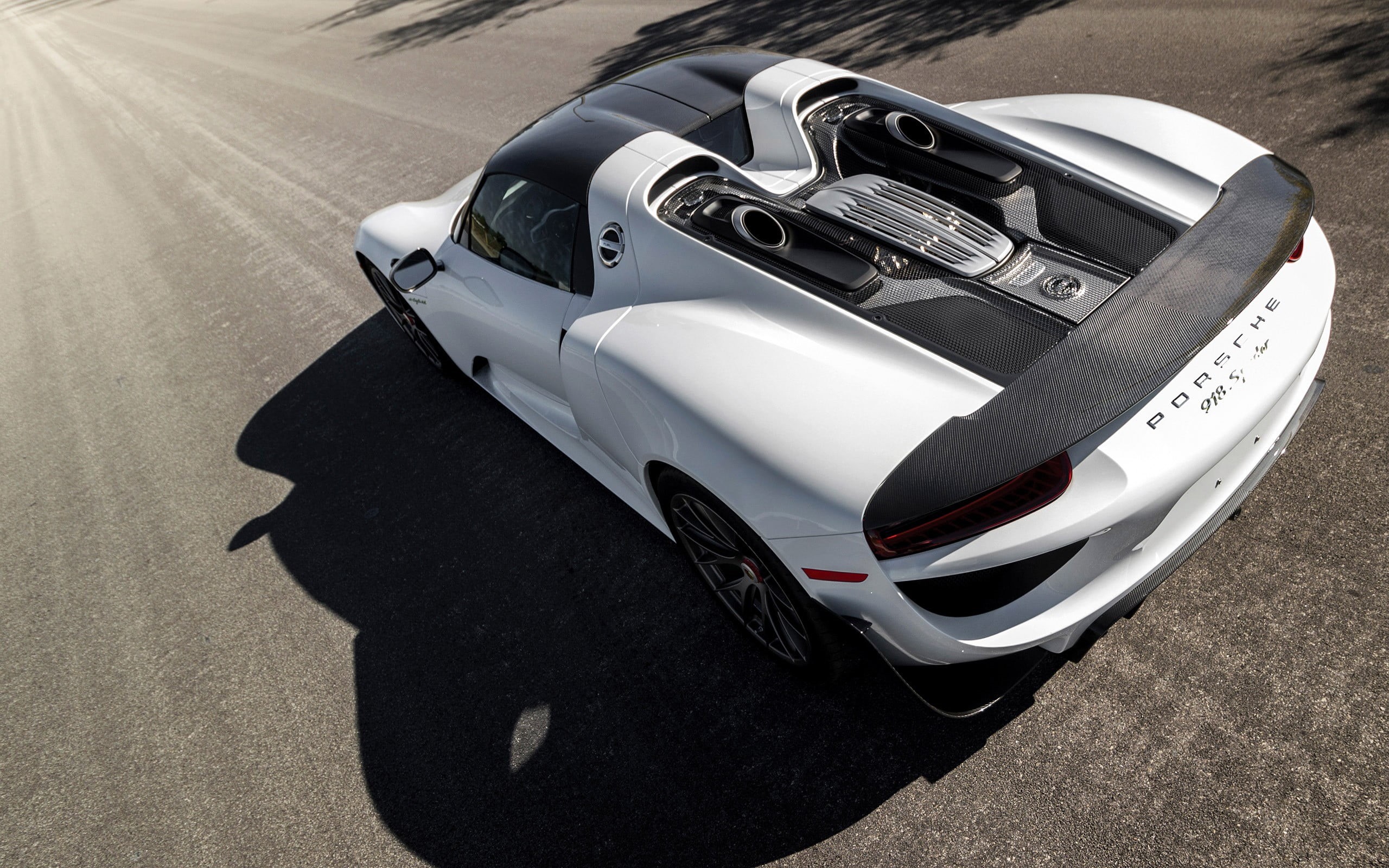 racecar, day, road, honda, white, luxury, no people, stationary, black, cbr, Porsche 918 Spyder, outdoors, transportation, city, 2K, focus on foreground, HD Wallpaper