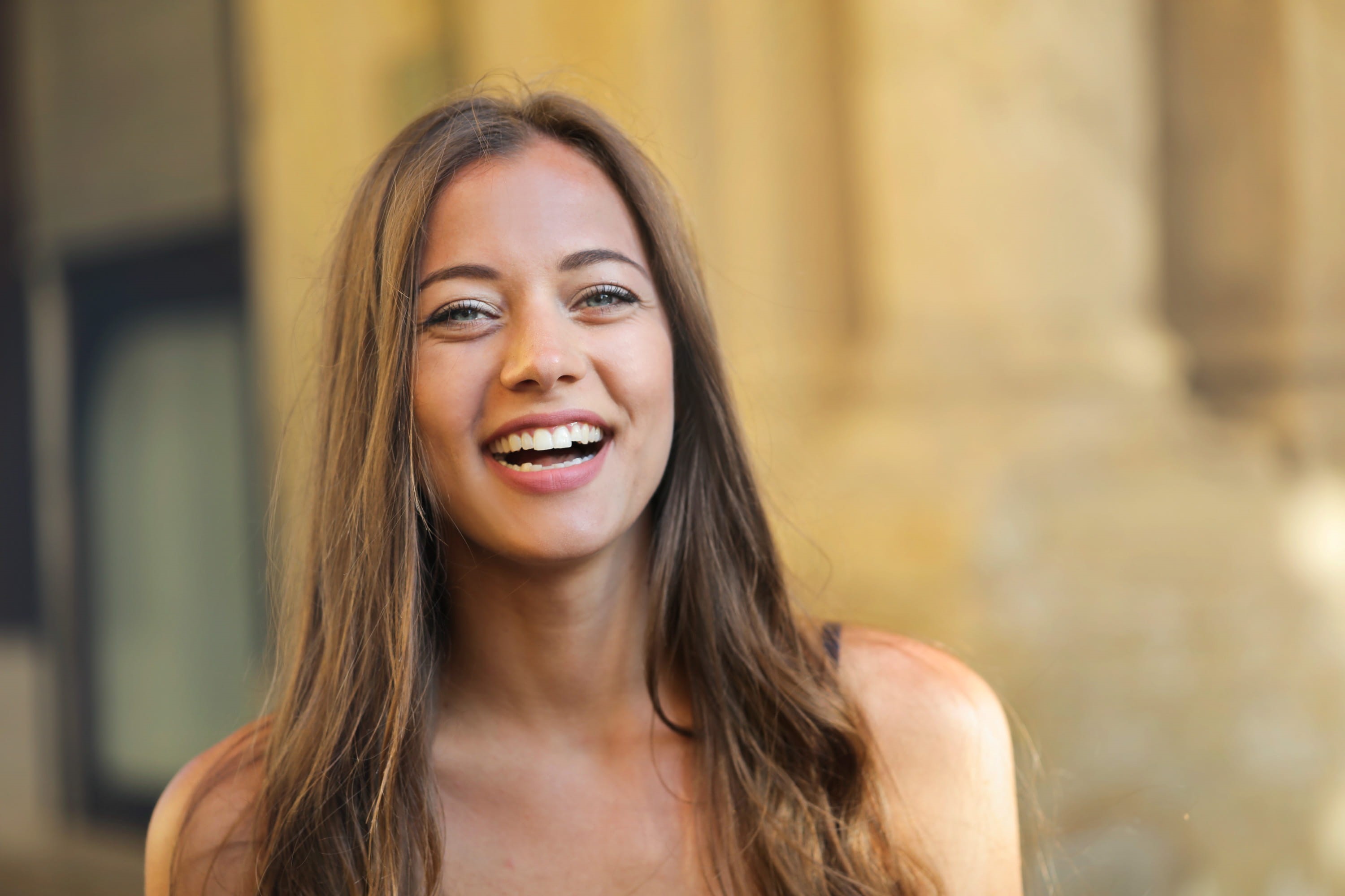 outdoor, people, smart, beautiful, beauty, one person, 2K, fashion, laugh, happiness, beautiful woman, caucasian, smiling, focus on foreground, young, HD Wallpaper