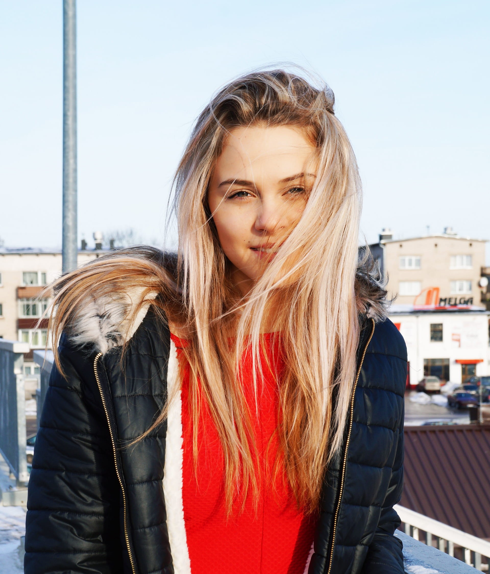 one person, outdoors, leather jacket, 1080P, hairstyle, smiling, casual, hair, stylish, posing, adult, waist up, female, attractive, leisure, lady, young women, Phone HD Wallpaper