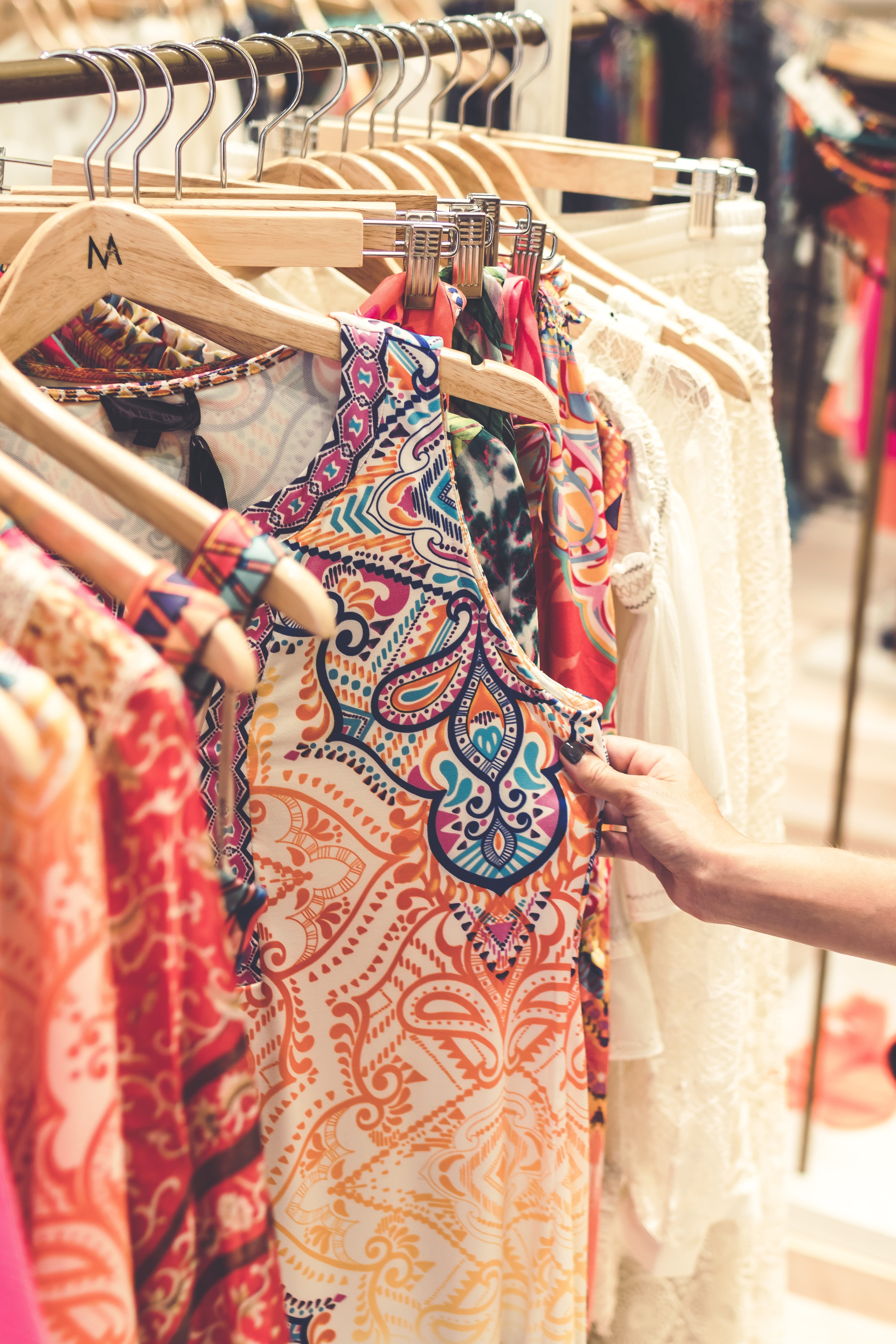 adult, sale, hanged, focus, fashion, 5K, sell, color, business, retail display, fashionable, choice, market, pattern, colors, for sale, style, focus on foreground, Phone HD Wallpaper